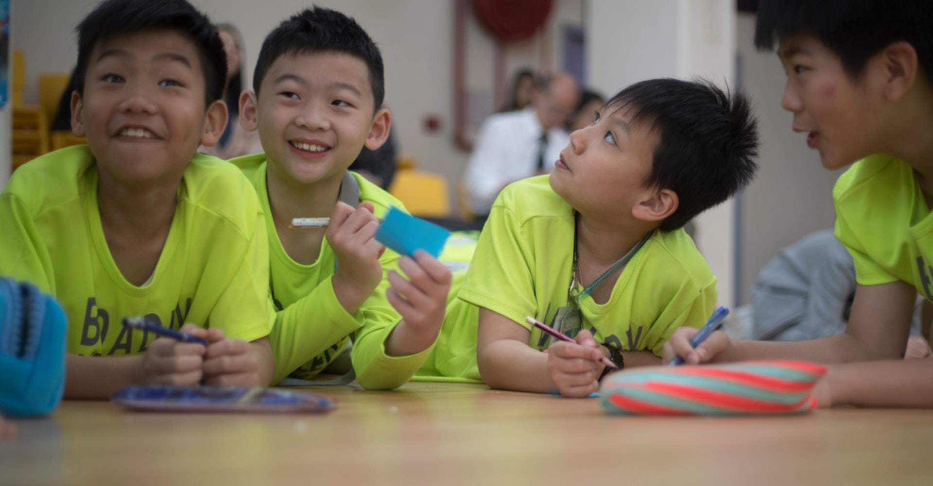 學生於活動後,即時撰寫回應。(余俊亮攝)