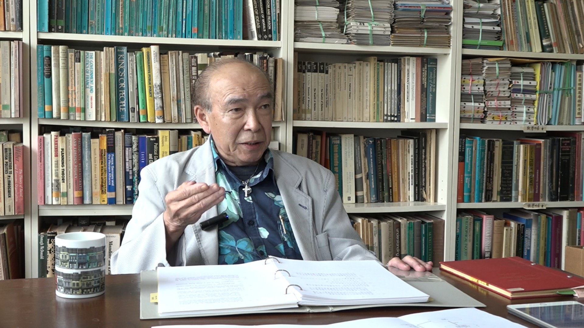 前立法局主席黃宏發。