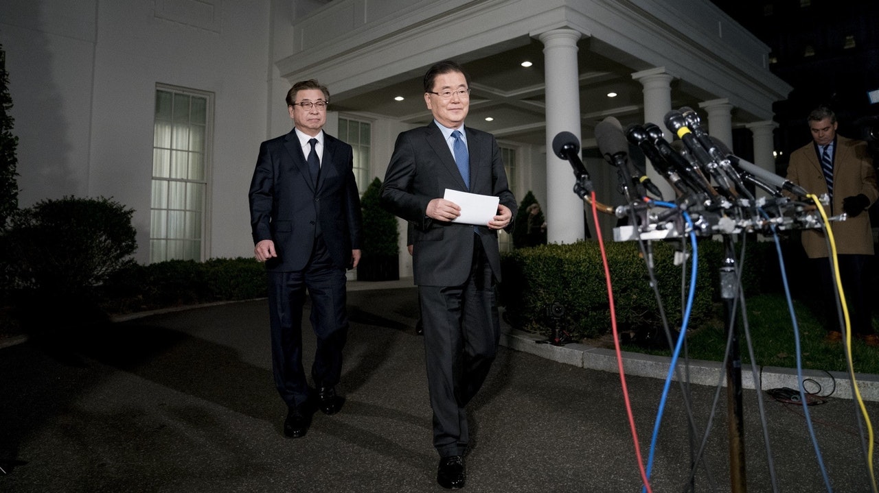 獲委以重任處理朝鮮問題的青瓦台國家安保室室長鄭義溶周四(26日)亦會參與「文金會」最後排練(美聯社) 獲委以重任處理朝鮮問題的青瓦台國家安保室室長鄭義溶周四(26日)亦會參與「文金會」最後排練(美聯社)