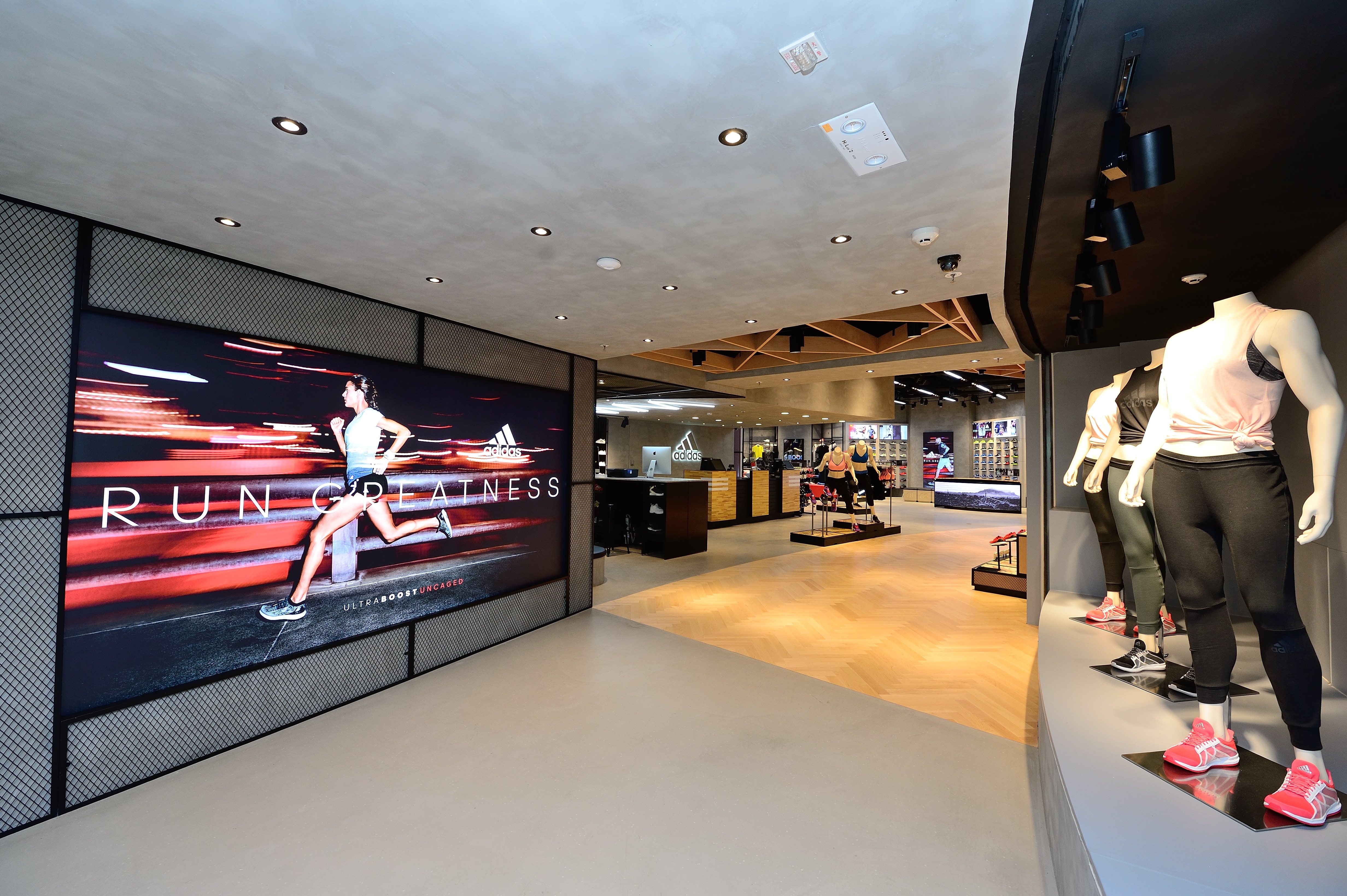 Adidas originals flagship outlet store hong kong 銅鑼灣