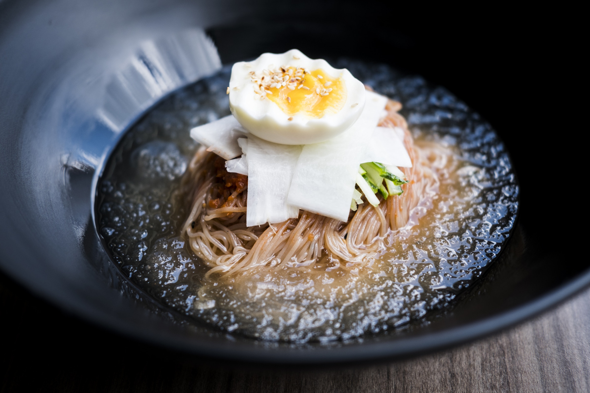 【夏日輕食食譜】韓式水冷麵快煮40秒　冰湯同拌涼透心