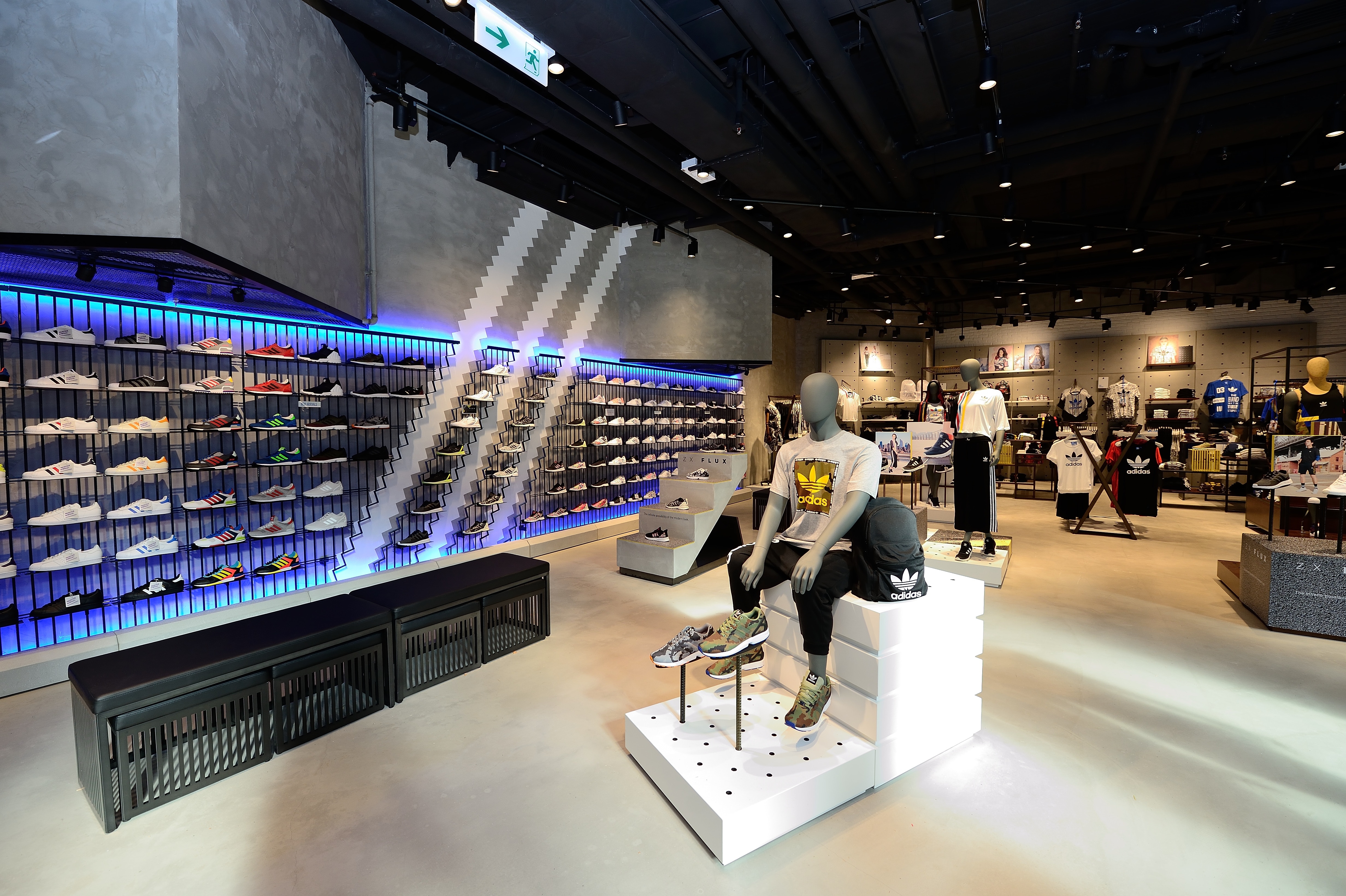 Adidas originals flagship outlet store hong kong 銅鑼灣