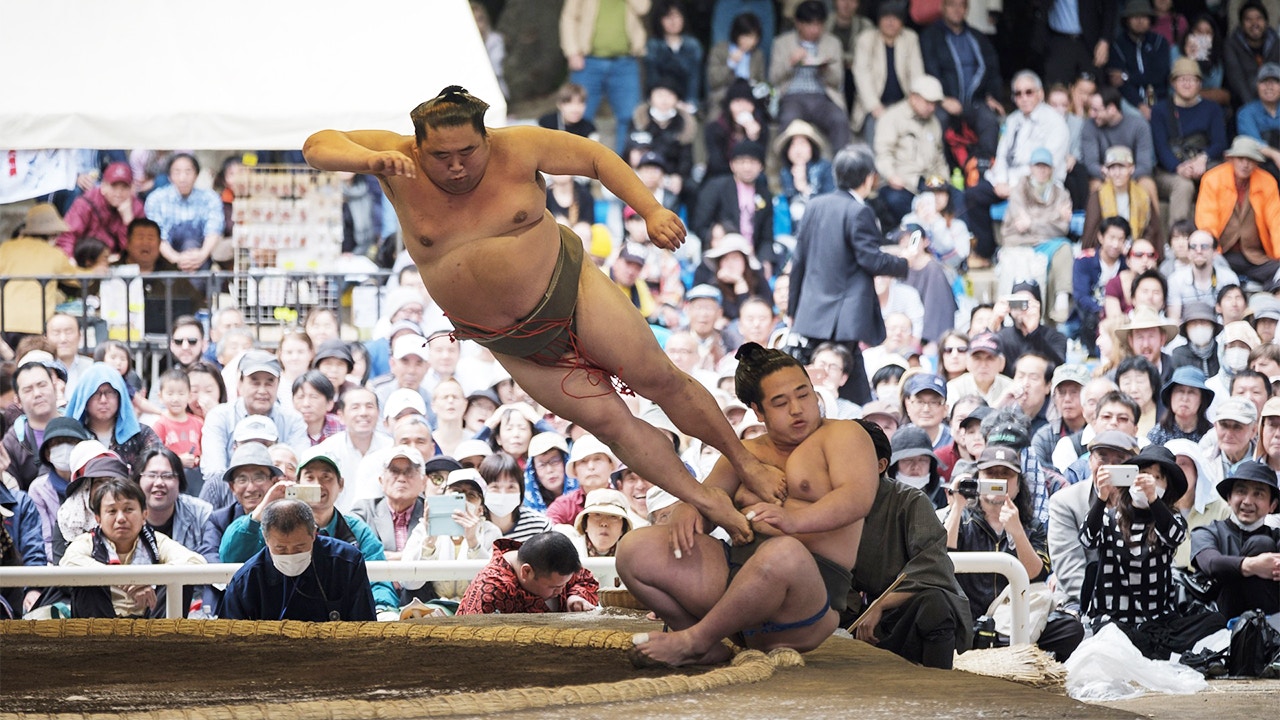 國際影像 選手赤身肉搏靖國神社百年相撲比賽 香港01 紀實