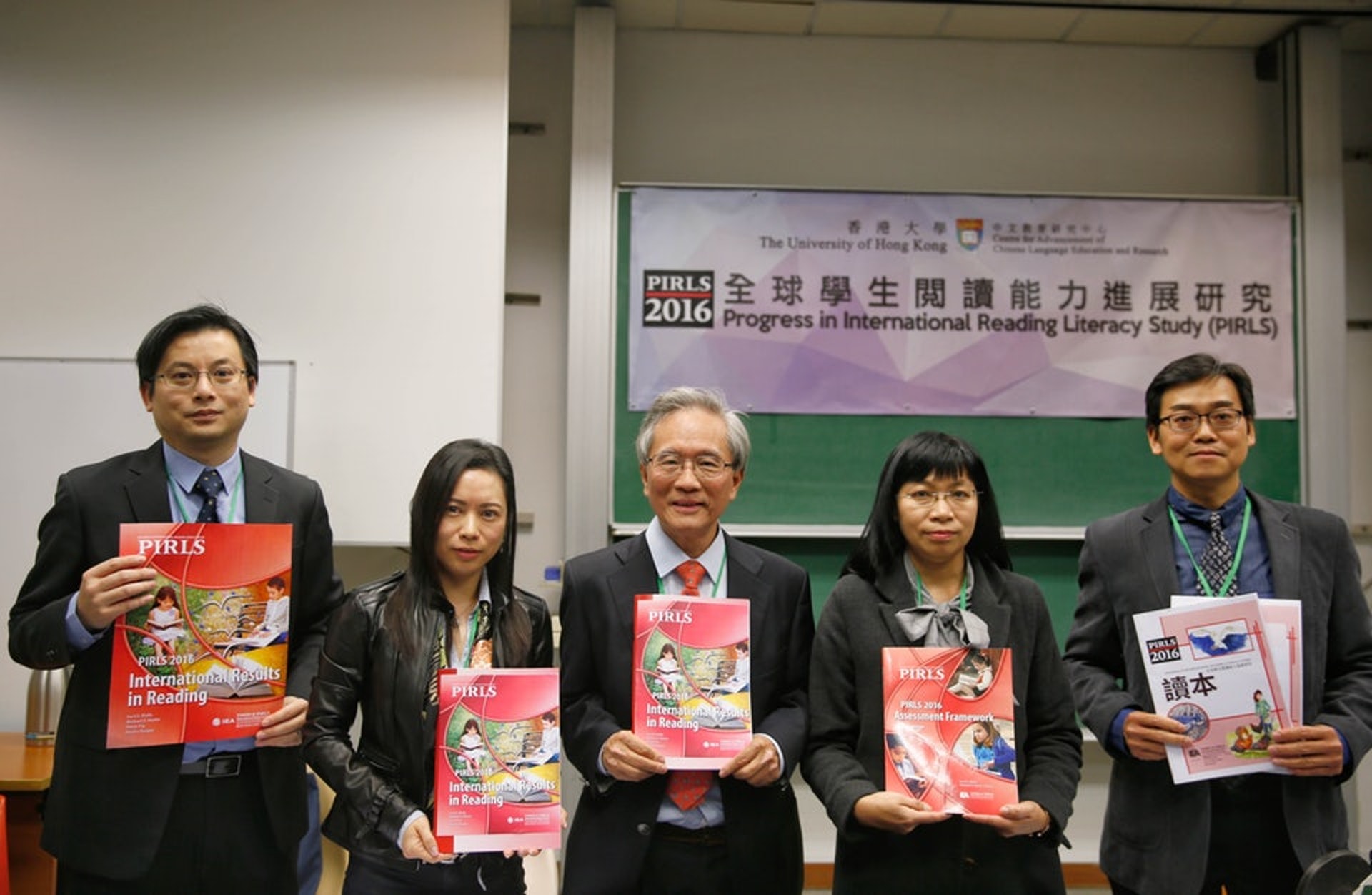 去年的一項研究顯示,香港學童的閱讀興趣方面略低於國際平均水平,對閱讀課堂的投入度更排在榜末。(資料圖片) 去年的一項研究顯示,香港學童的閱讀興趣方面略低於國際平均水平,對閱讀課堂的投入度更排在榜末。(資料圖片)