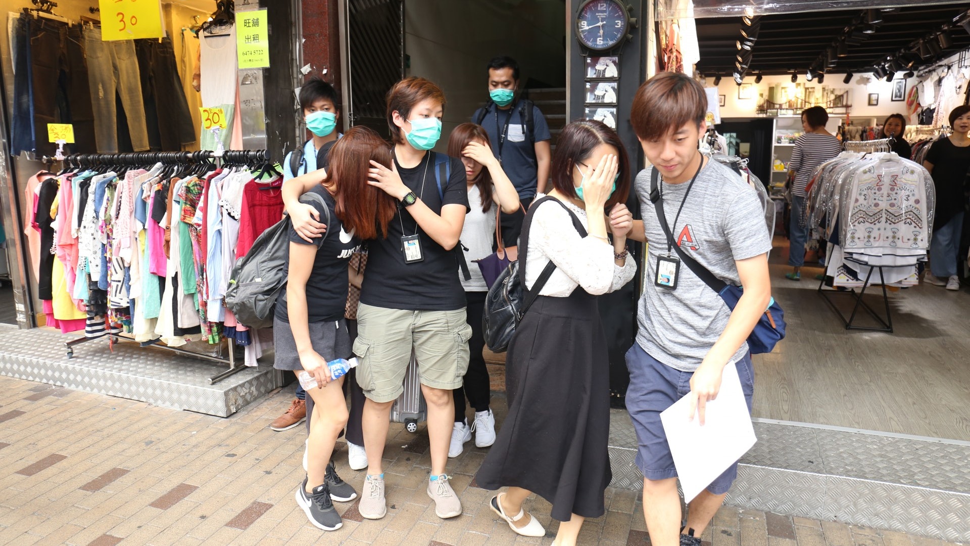 警搗破賣淫按摩場拘四女 全套服務收費500元 警搗破賣淫按摩場拘四女 全套服務收費500元