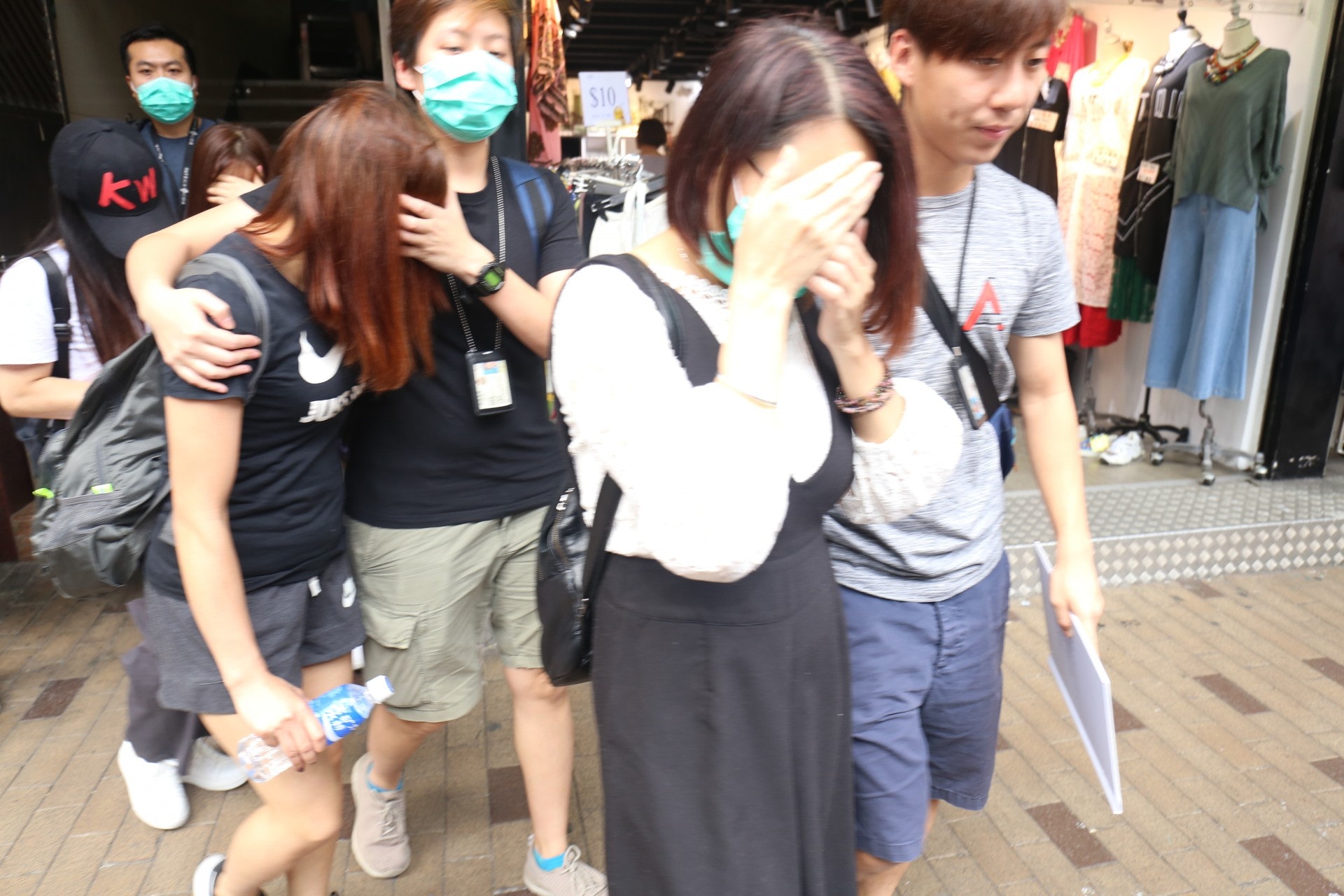 行動中拘捕4名女子。(楊婉婷攝) 行動中拘捕4名女子。(楊婉婷攝)