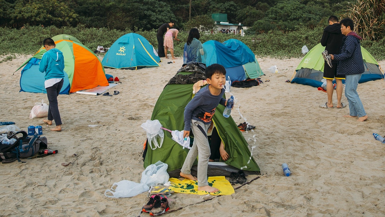 【勞動節.圖輯】捉緊黃金周最後尾巴 鹹田灣七彩帳幕與百態旅客 【勞動節.圖輯】捉緊黃金周最後尾巴 鹹田灣七彩帳幕與百態旅客