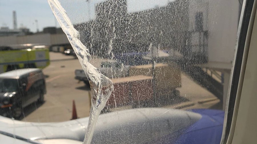 美國西南航空客機再發生事故 緊急降落克里夫蘭機場 美國西南航空客機再發生事故 緊急降落克里夫蘭機場