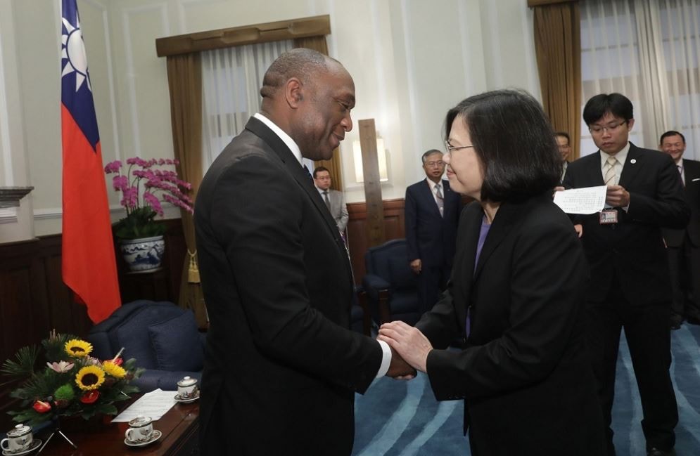 海地通訊部長 Guyler C. Delva 稱台灣是「好夥伴」。圖為2017年11月，台灣總統蔡英文接見海地訪問團。（資料圖片）