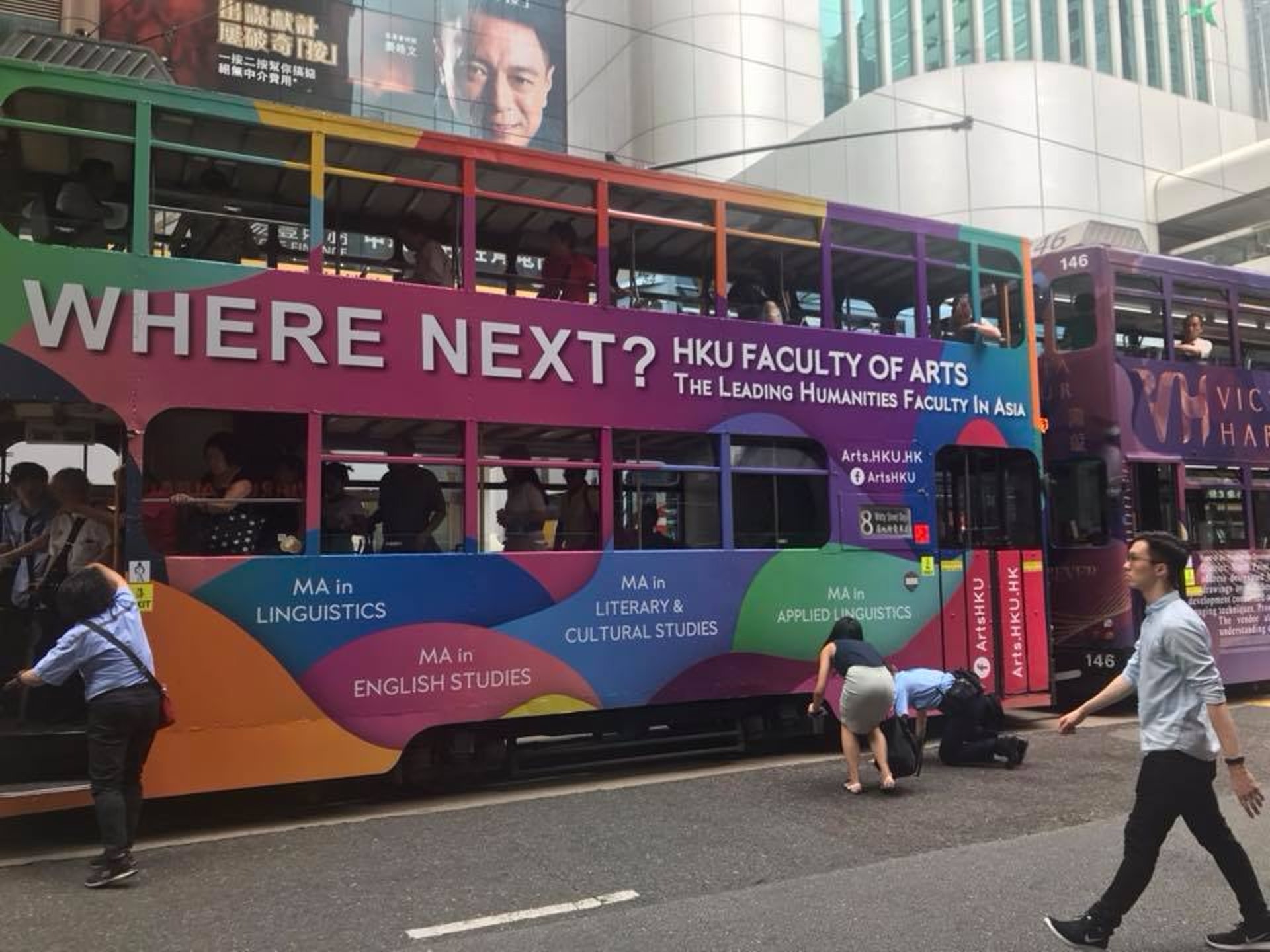 貓隻被困車底,影響電車交通。(FaceBook《香港突發事故報料區》)
