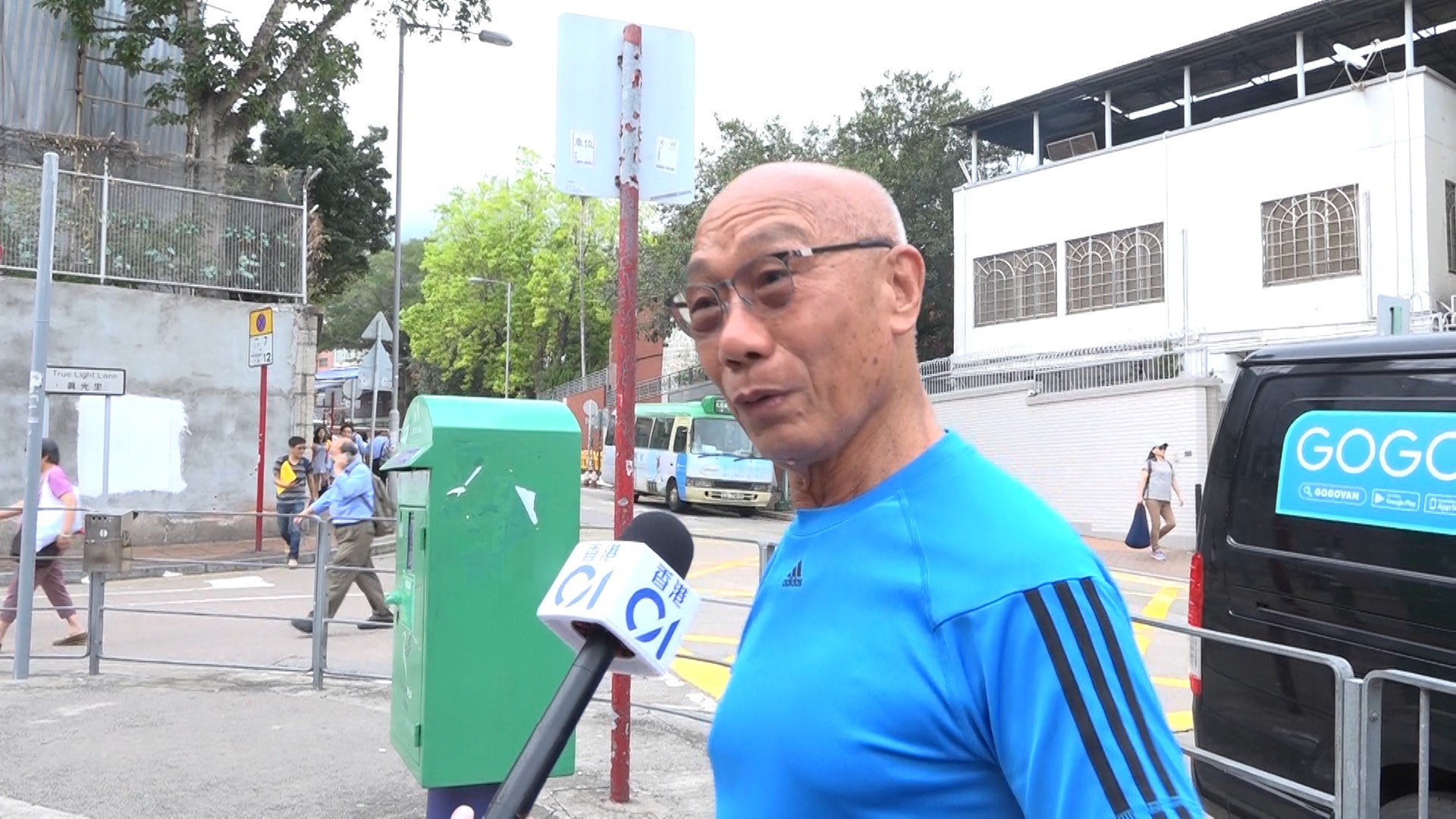 乘客潘先生表示愿意尝试使用八达通的士支付服务。