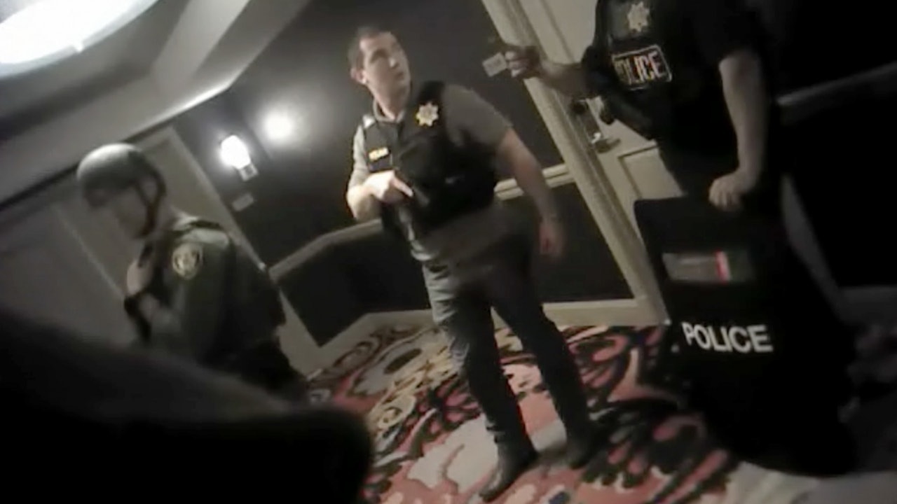 拉斯維加斯槍擊案 美國警方首度公開攻入槍手房間影片 拉斯維加斯槍擊案 美國警方首度公開攻入槍手房間影片