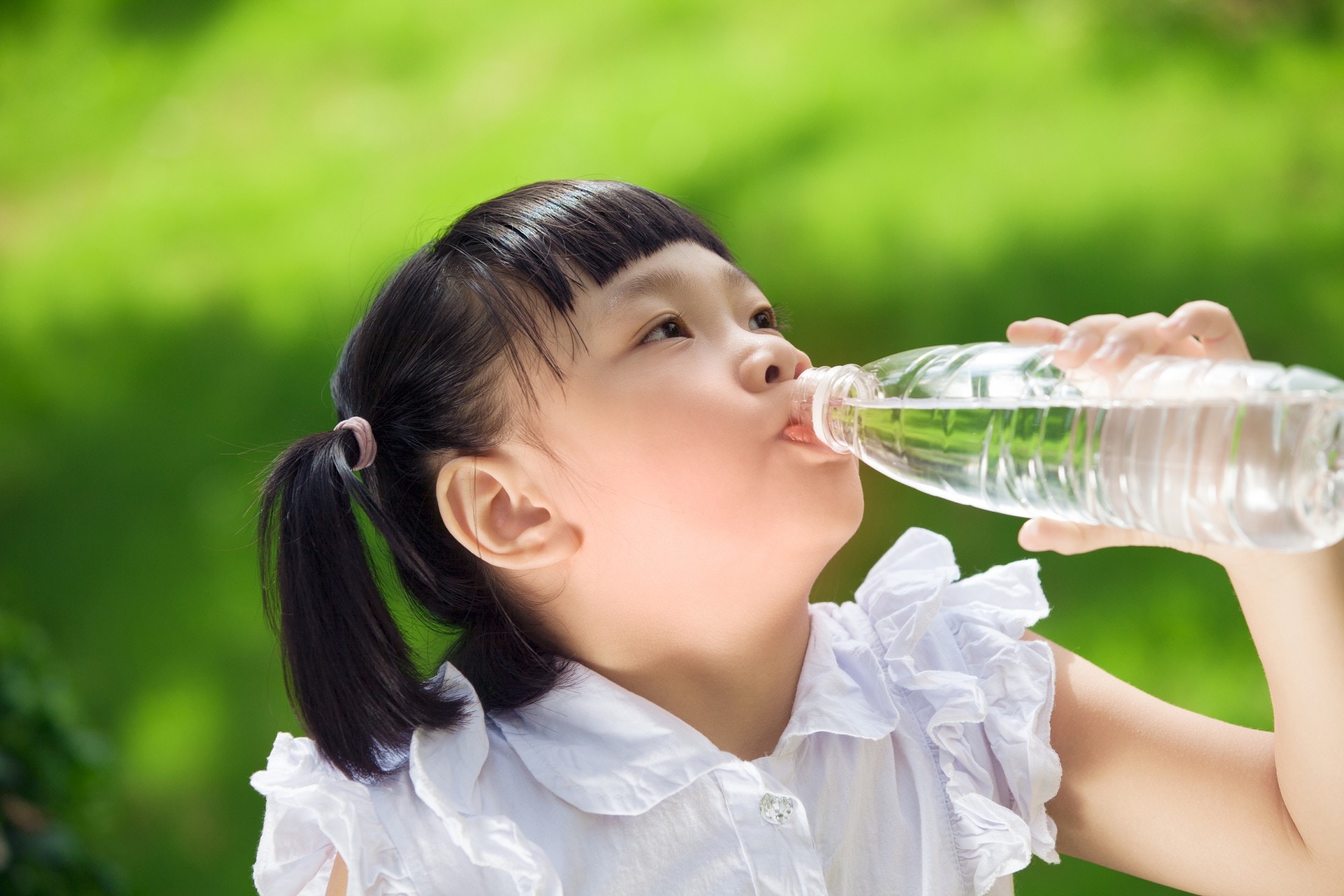 【兒童健康】小朋友比成年人更易缺水　醫生教你6大補水小知識