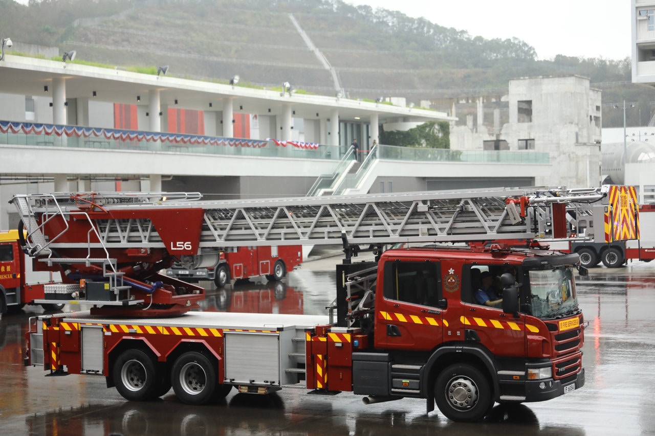 消防處150周年 18消防車齊亮相高鐵火警專用軌路兩用車登場