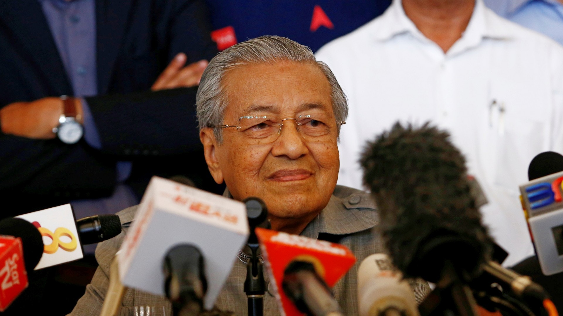 首相宣誓一再延後馬來西亞王室發聲明馬哈蒂爾9時30分就任