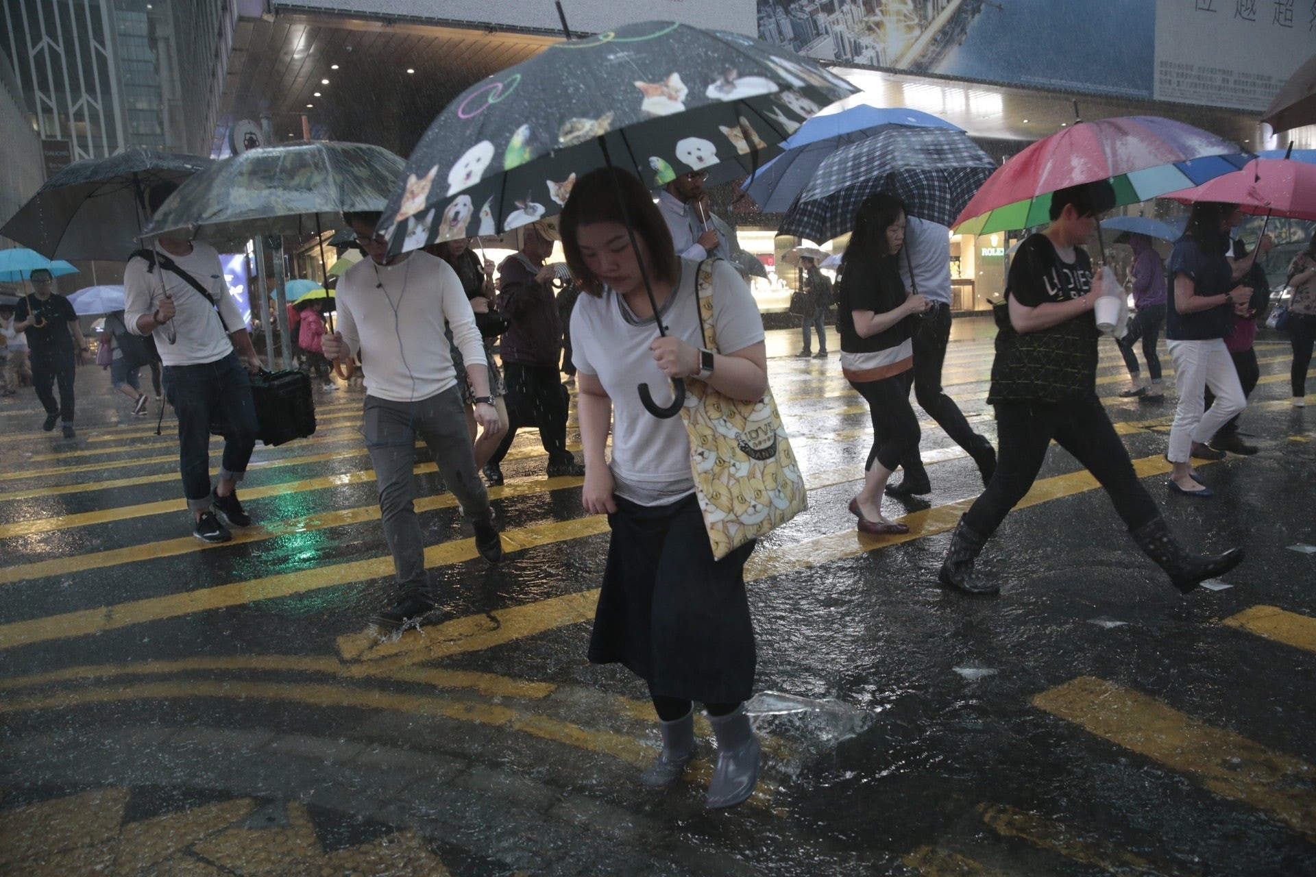 黃雨生效係可以水浸！天文台設立暴雨警告源於26年前一場大雨
