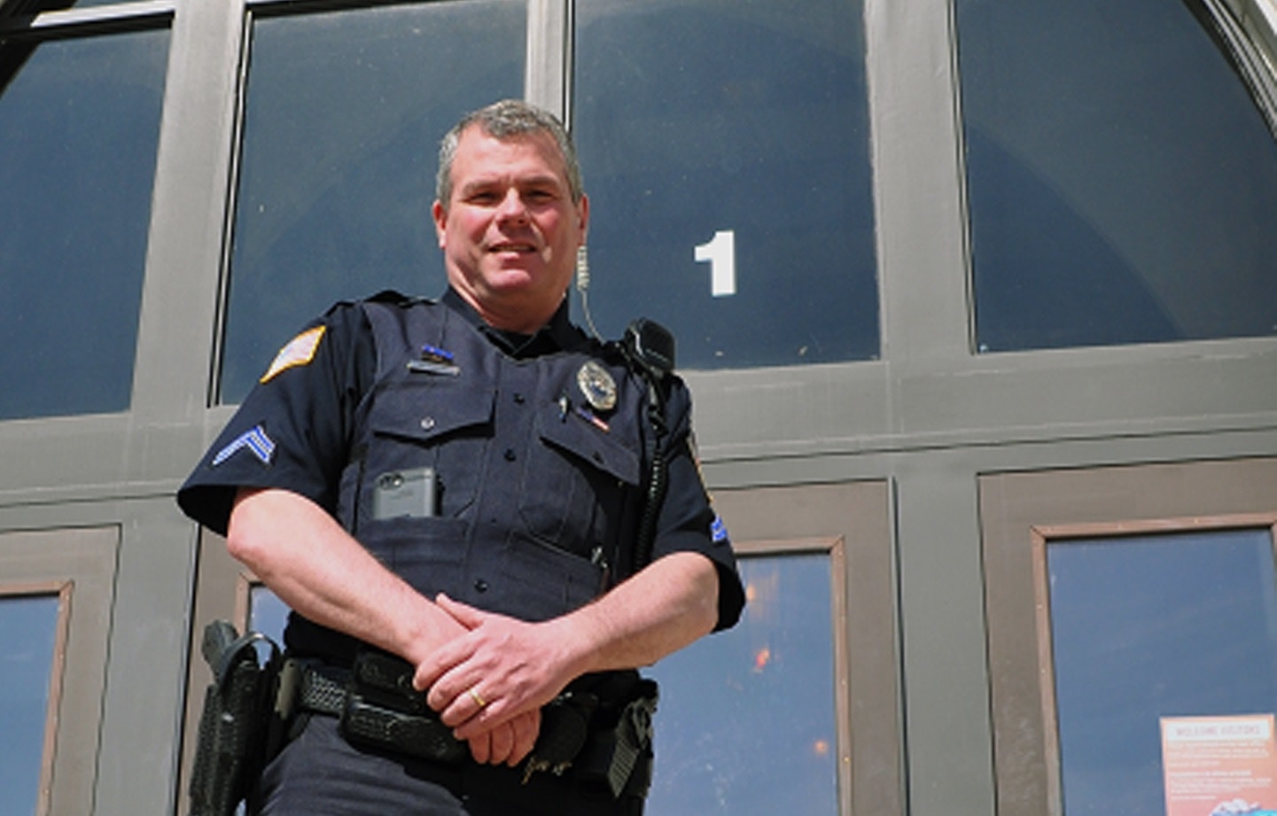 美伊利諾伊州高中爆槍擊案駐校警員反應快成功避免造成傷亡