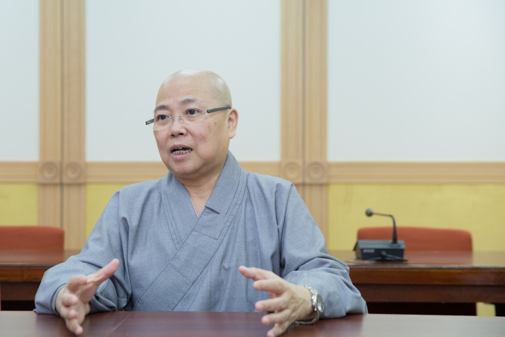 演慈法師表示放生的行為或許有待商榷,但本質上是鼓勵慈悲善行。(鄧倩瑩攝)