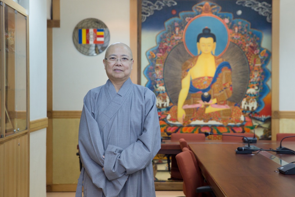 演慈法師呼籲信眾不要執著功德,要常有助人之心。(鄧倩瑩攝)