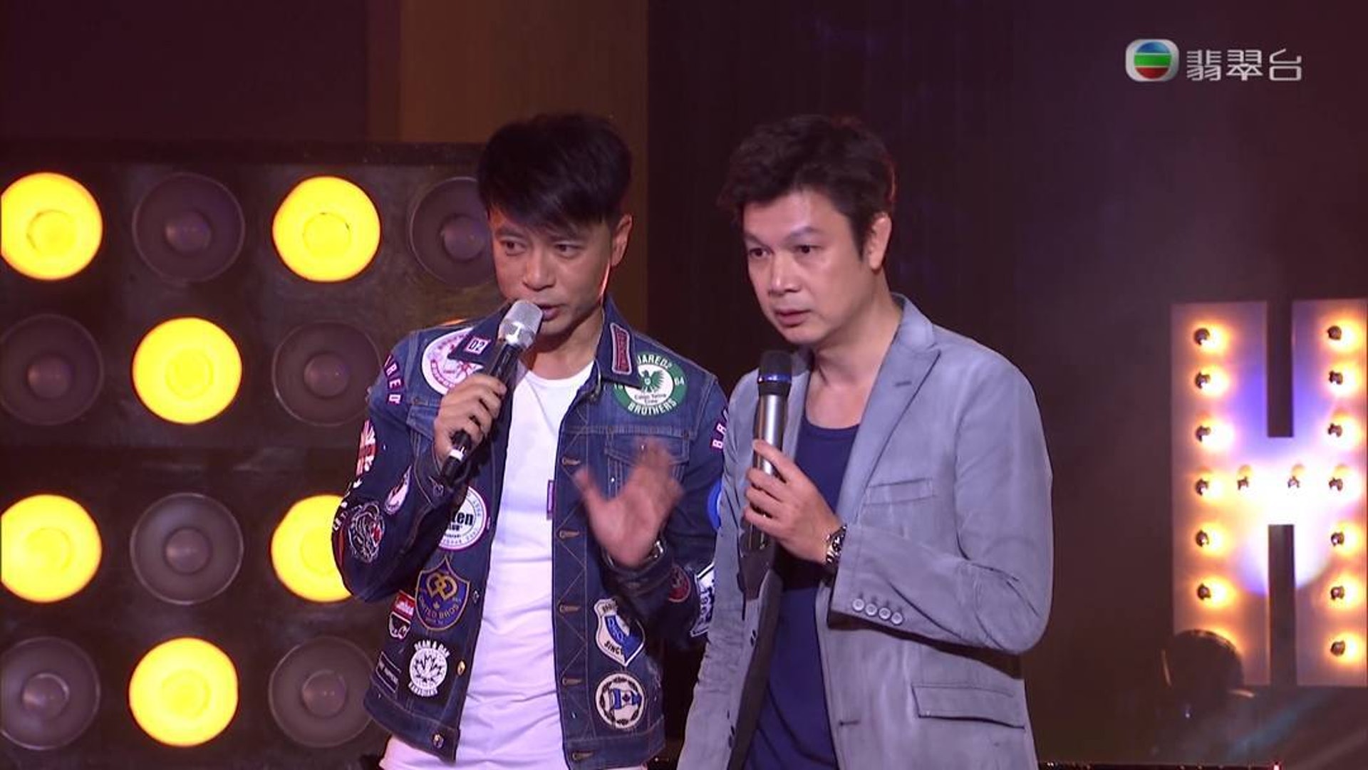 梁榮忠和李克勤是最佳拍檔,曾一起主持《叻人新世紀》及《殘酷一叮》。(網上圖片) 梁榮忠和李克勤是最佳拍檔,曾一起主持《叻人新世紀》及《殘酷一叮》。(網上圖片)