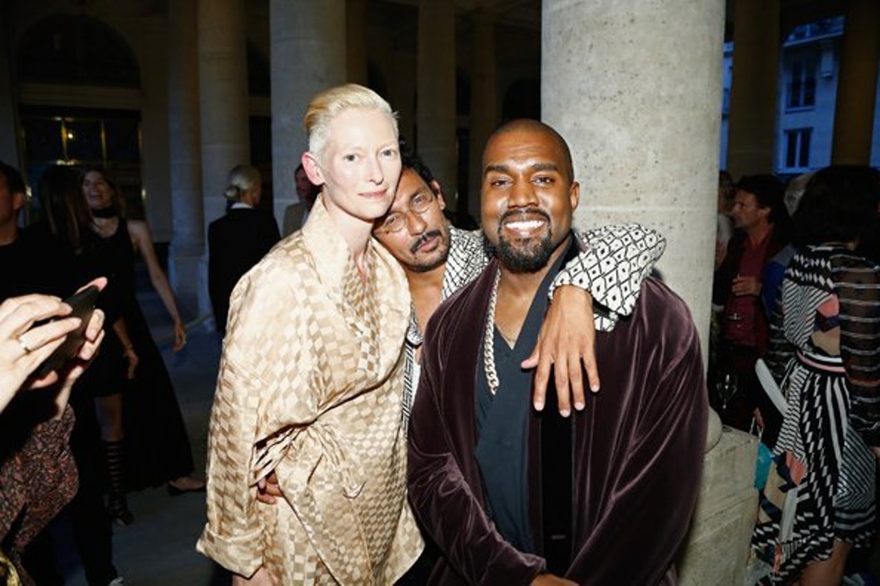 曾經Tilda Swinton與Kanye West都是Haider Ackermann同名自家品牌的支持者。(thefashionistastories) 曾經Tilda Swinton與Kanye West都是Haider Ackermann同名自家品牌的支持者。(thefashionistastories)