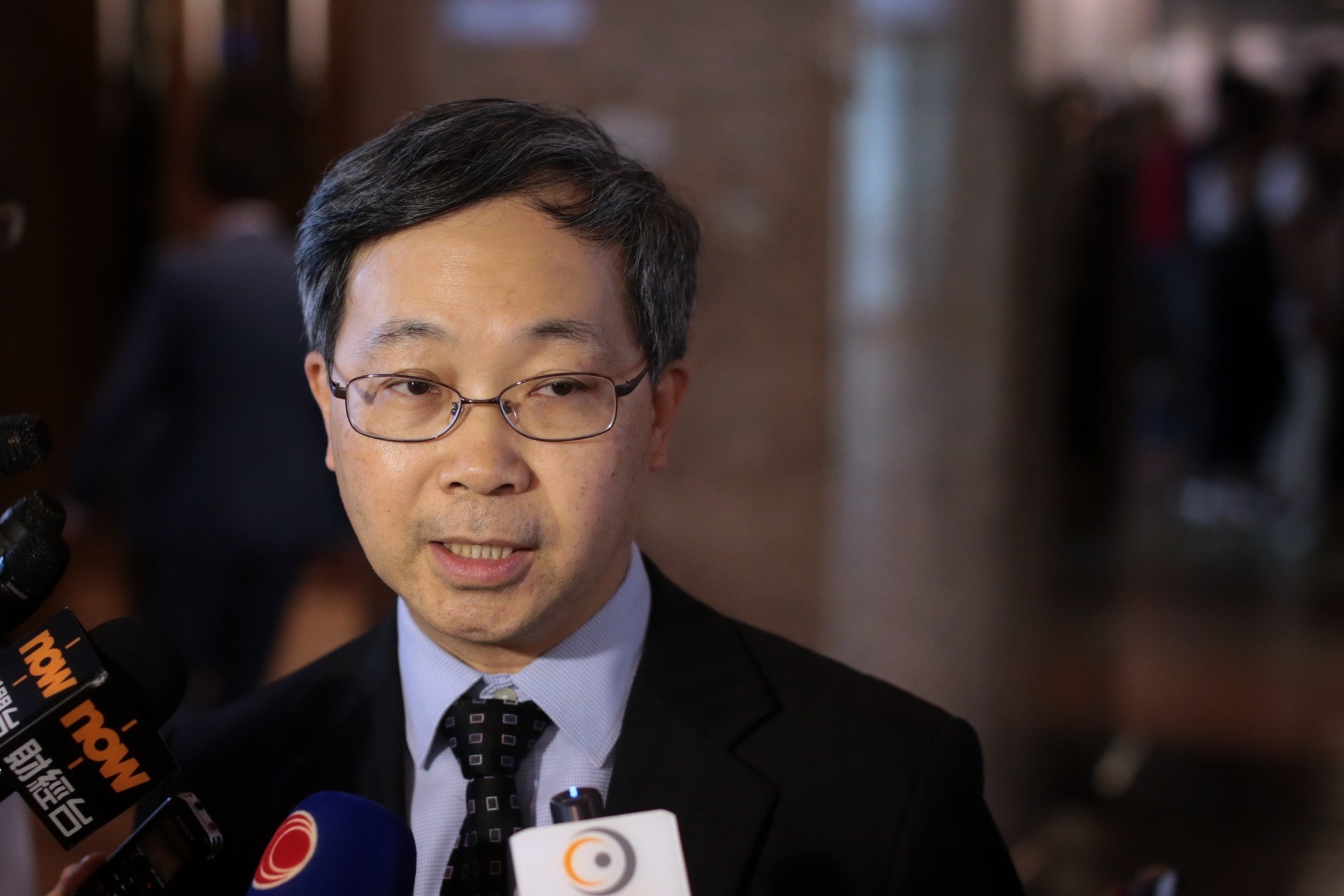 高級公務員協會主席黃孔樂建議，政府應為高級公務員加薪不低於5%，以穩定公務員土氣。(李澤彤攝)