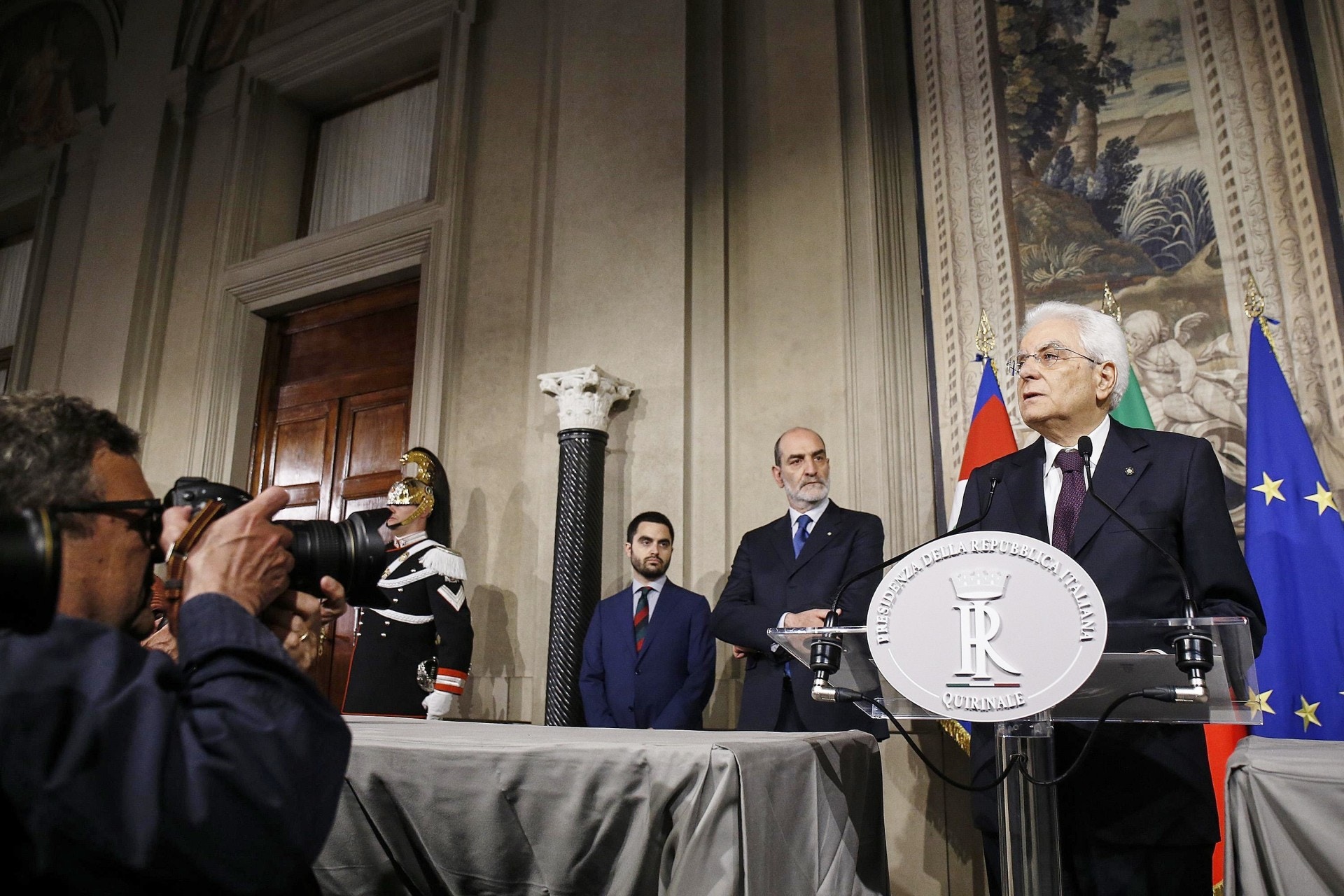 意大利总统马塔雷拉立场亲欧,以疑欧财长会影响国家经济为由,否决新政府的内阁名单。 (美联社)