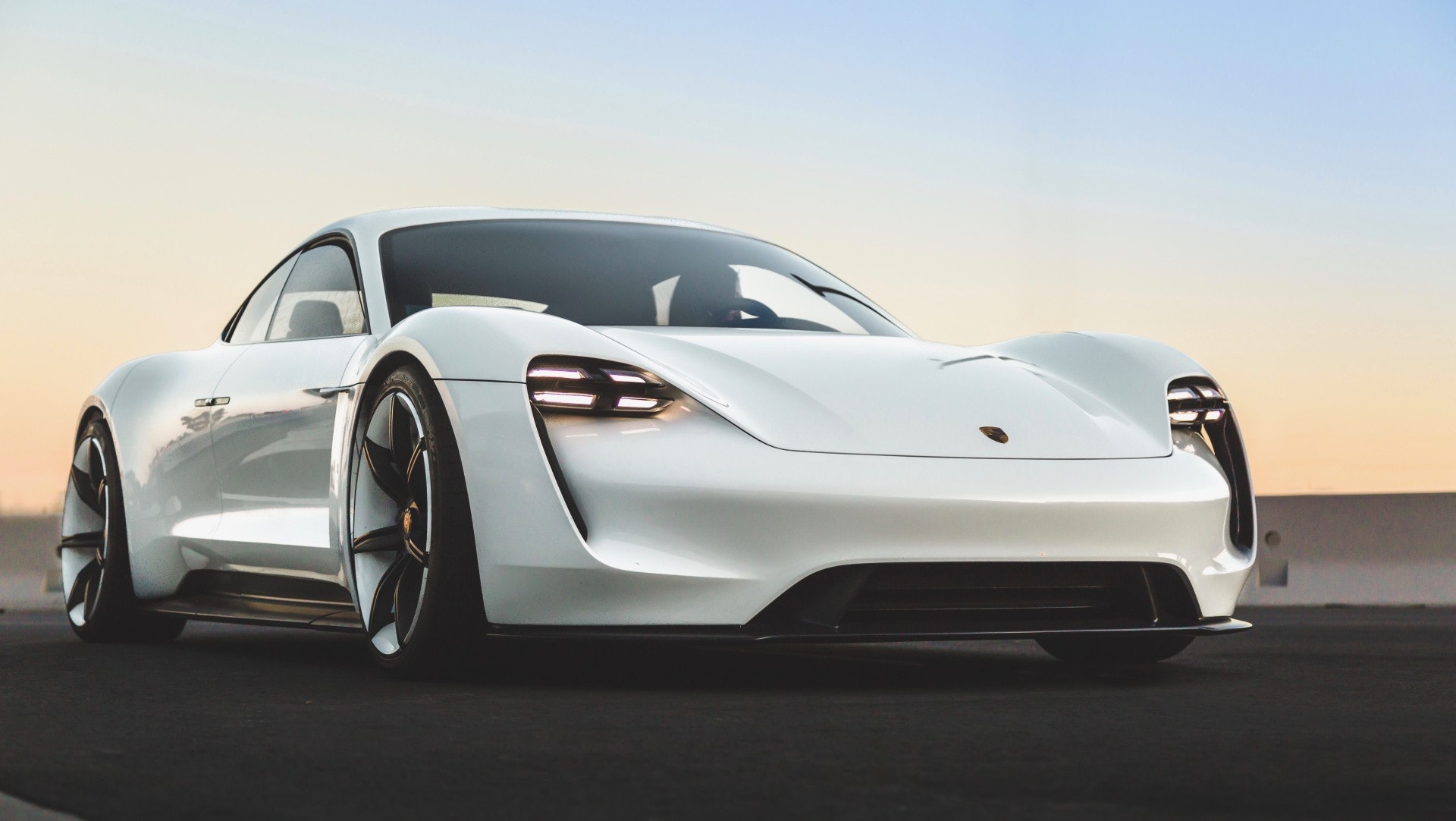 保時捷Mission E現在仍是概念車,將於明年正式發售,可於15分鐘內充電80%。(Porsche) 保時捷Mission E現在仍是概念車,將於明年正式發售,可於15分鐘內充電80%。(Porsche)