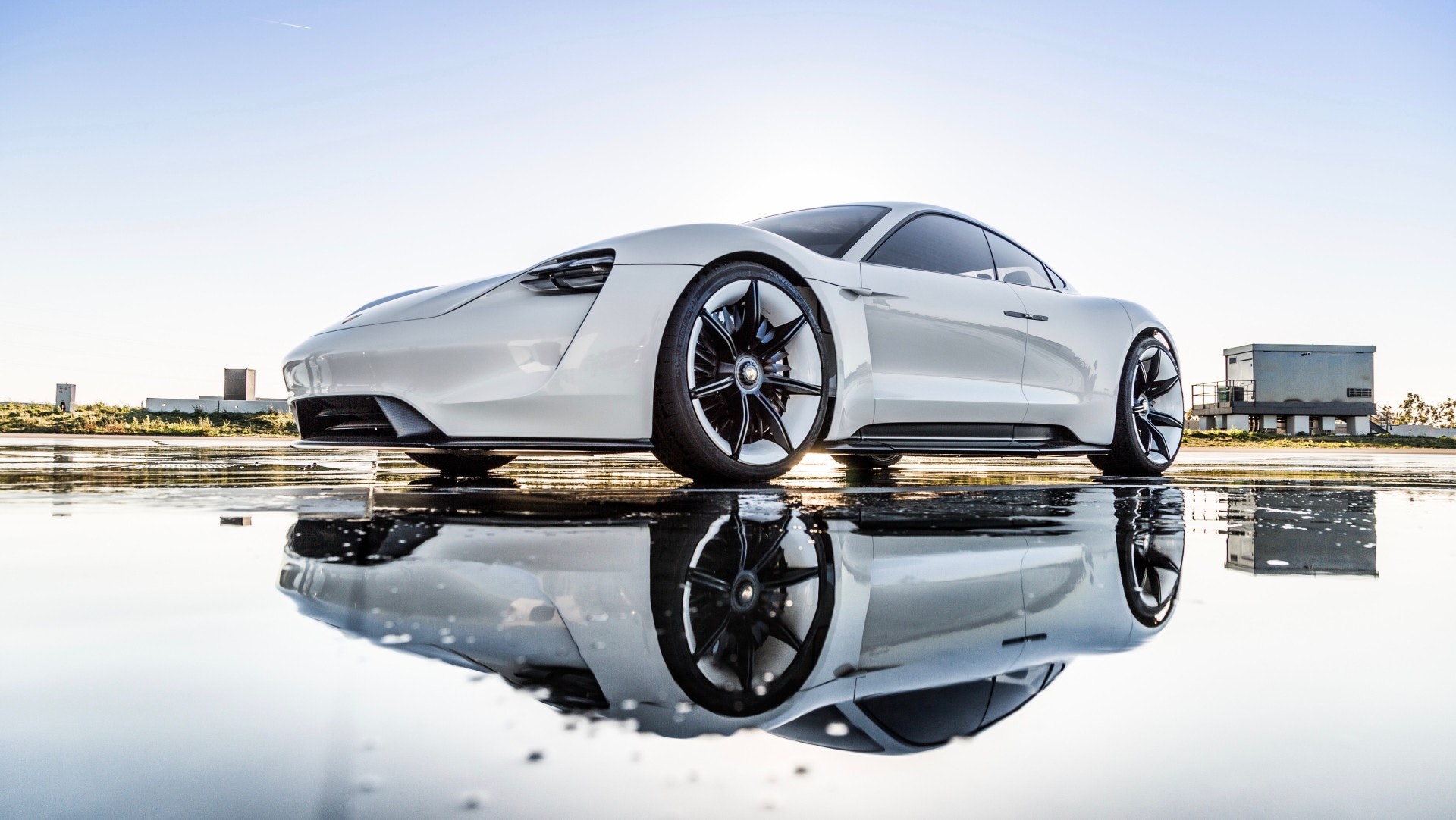 保時捷Mission E現在仍是概念車,將於明年正式發售,可於15分鐘內充電80%。(Porsche) 保時捷Mission E現在仍是概念車,將於明年正式發售,可於15分鐘內充電80%。(Porsche)