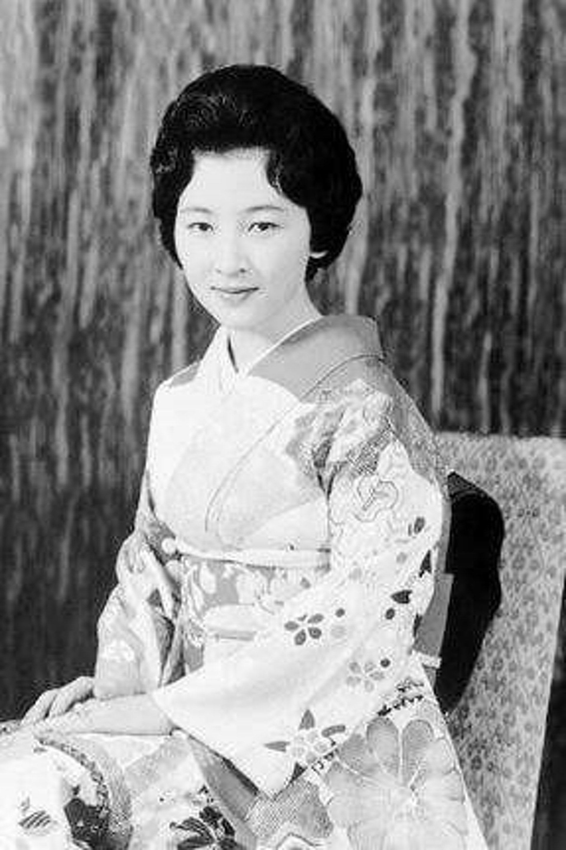 日皇明仁退位前結婚60年情不變皇后美智子形影不離每朝攜手散步賞櫻 日皇明仁退位前結婚60年情不變皇后美智子形影不離每朝攜手散步賞櫻
