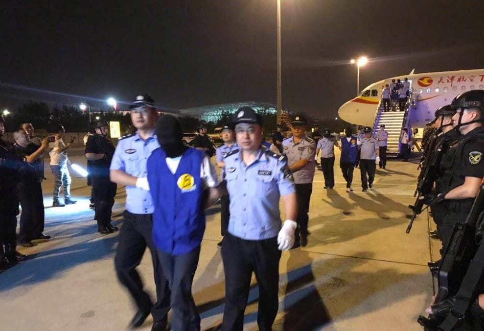 天津警赴印尼押解105名電信網絡詐騙疑犯回國　涉案金額逾1000萬