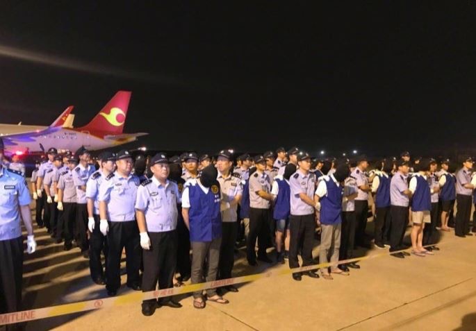 天津警赴印尼押解105名電信網絡詐騙疑犯回國。（微博）