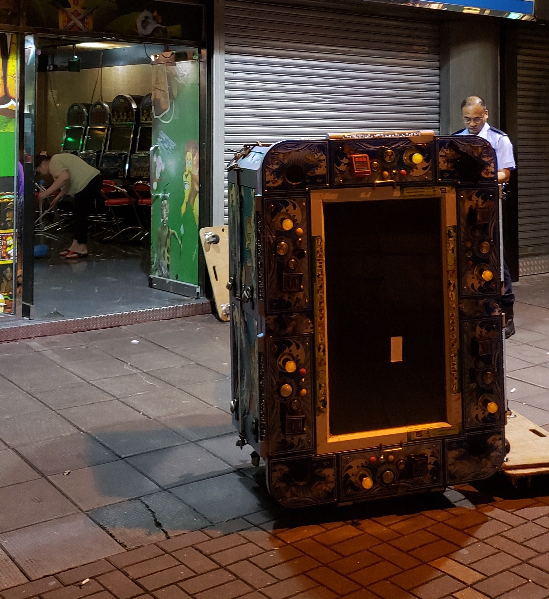 雷霆一八】機舖變賭檔反黑大埔拘5男檢釣魚機老虎機