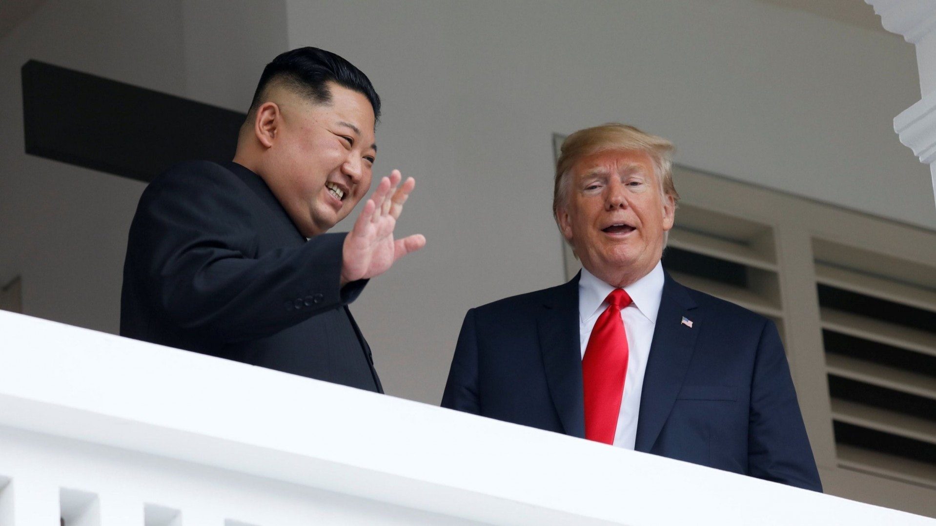 記者陽台外兩次高呼:委員長會否放棄核武 金正恩沉默沒回應 記者陽台外兩次高呼:委員長會否放棄核武 金正恩沉默沒回應