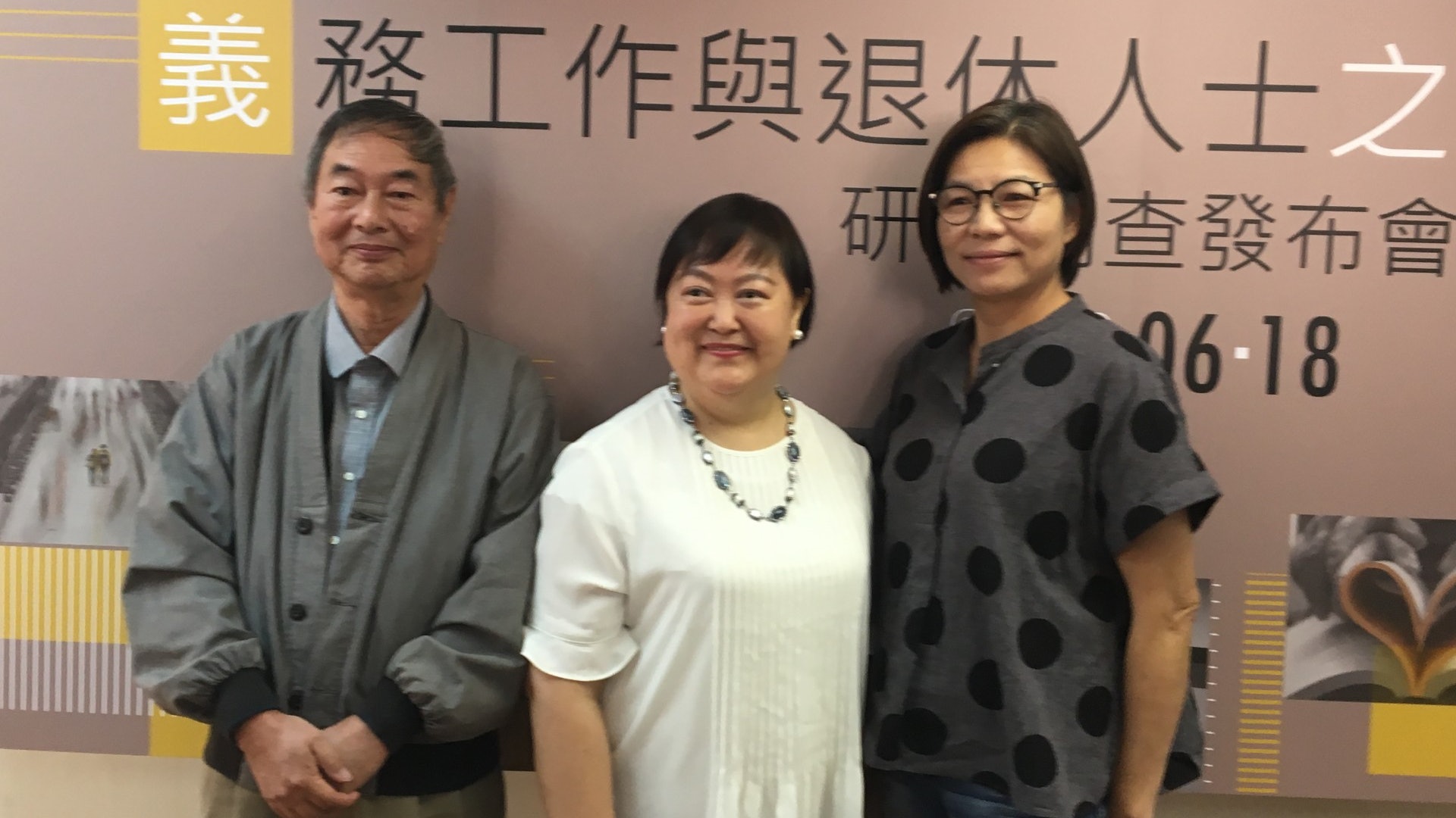 背負親友死亡的傷痛 退休女士藉義工助人解心中鬱結 笑對人生 背負親友死亡的傷痛 退休女士藉義工助人解心中鬱結 笑對人生