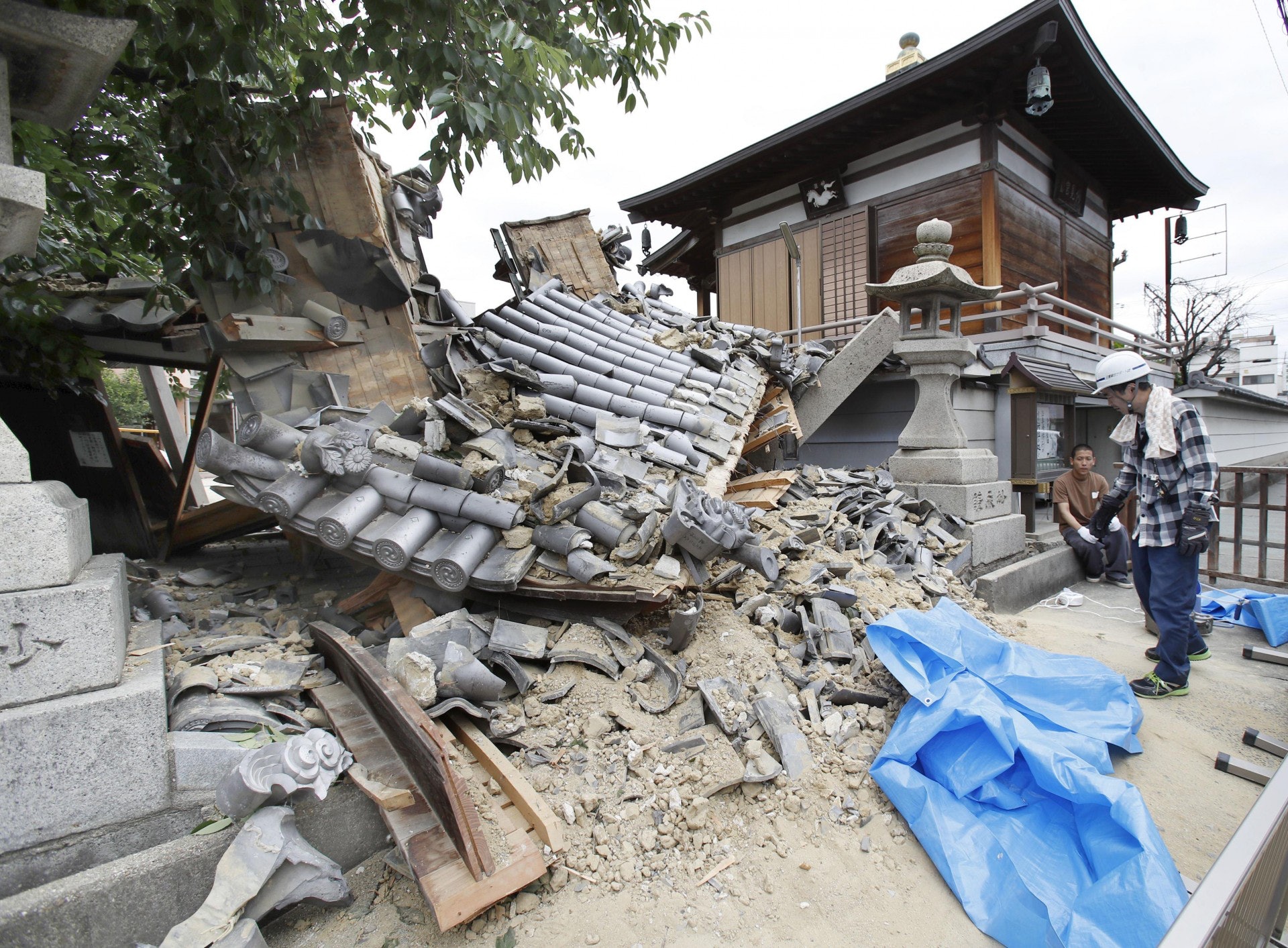 大阪發生6.1級地震,多處受到破壞。(美聯社) 大阪發生6.1級地震,多處受到破壞。(美聯社)