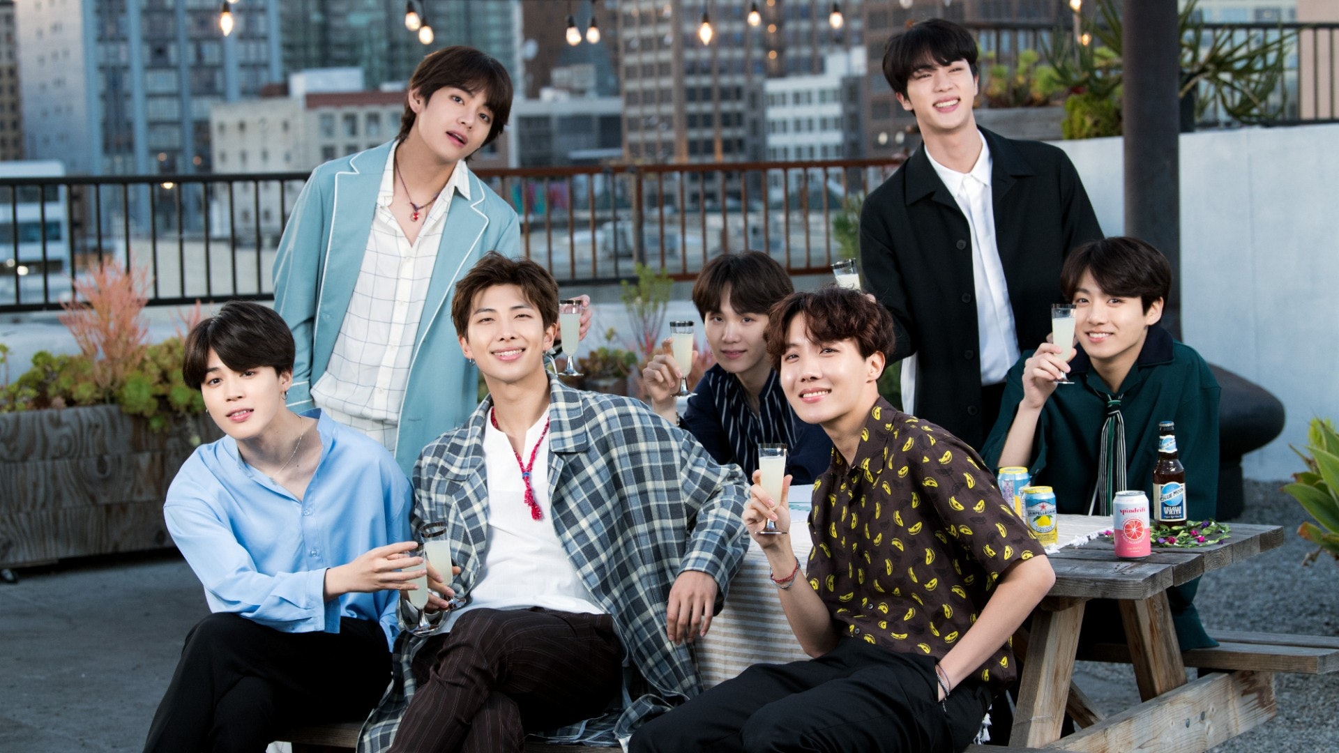 【BTS防彈少年團.多圖】柾國V操刀Dispatch照 官方應援色曝光? 【BTS防彈少年團.多圖】柾國V操刀Dispatch照 官方應援色曝光?