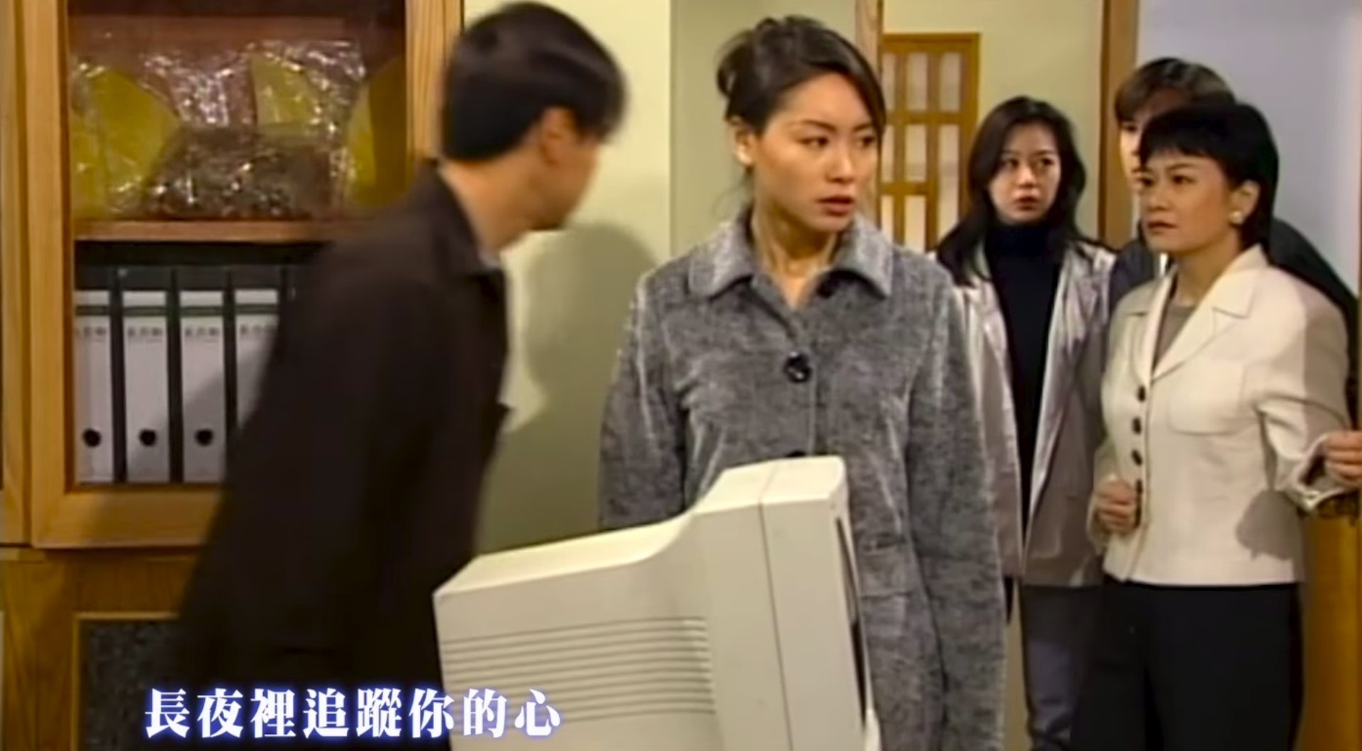 高婕仍未尋回與大勇的戀愛回憶,並發現嘉文是她和大勇的第三者。(《刑事偵緝檔案III》劇照) 高婕仍未尋回與大勇的戀愛回憶,並發現嘉文是她和大勇的第三者。(《刑事偵緝檔案III》劇照)