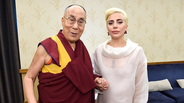 Lady Gaga被揭邀請達賴主持婚禮 內地粉絲:愛不起 Lady Gaga被揭邀請達賴主持婚禮 內地粉絲:愛不起