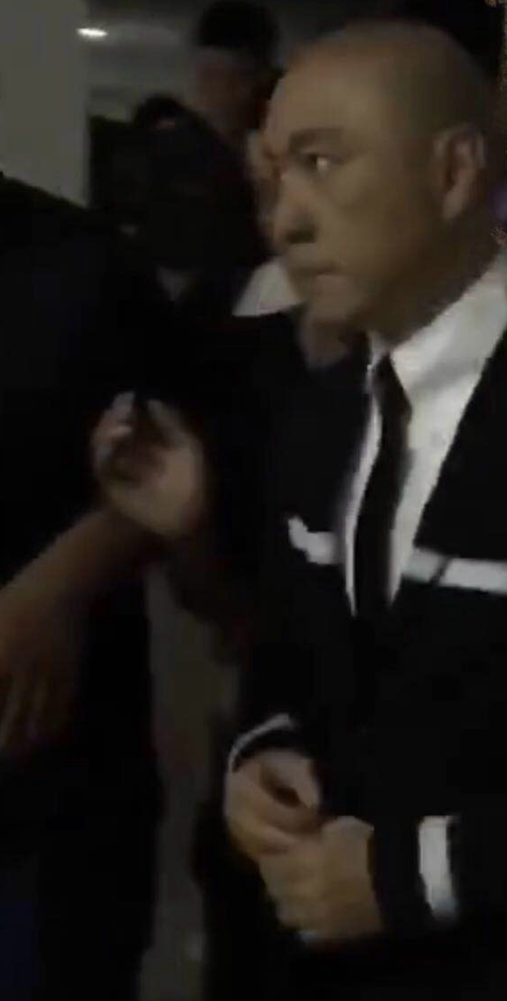 張衛健神情相當凝重。(網上圖片) 張衛健神情相當凝重。(網上圖片)