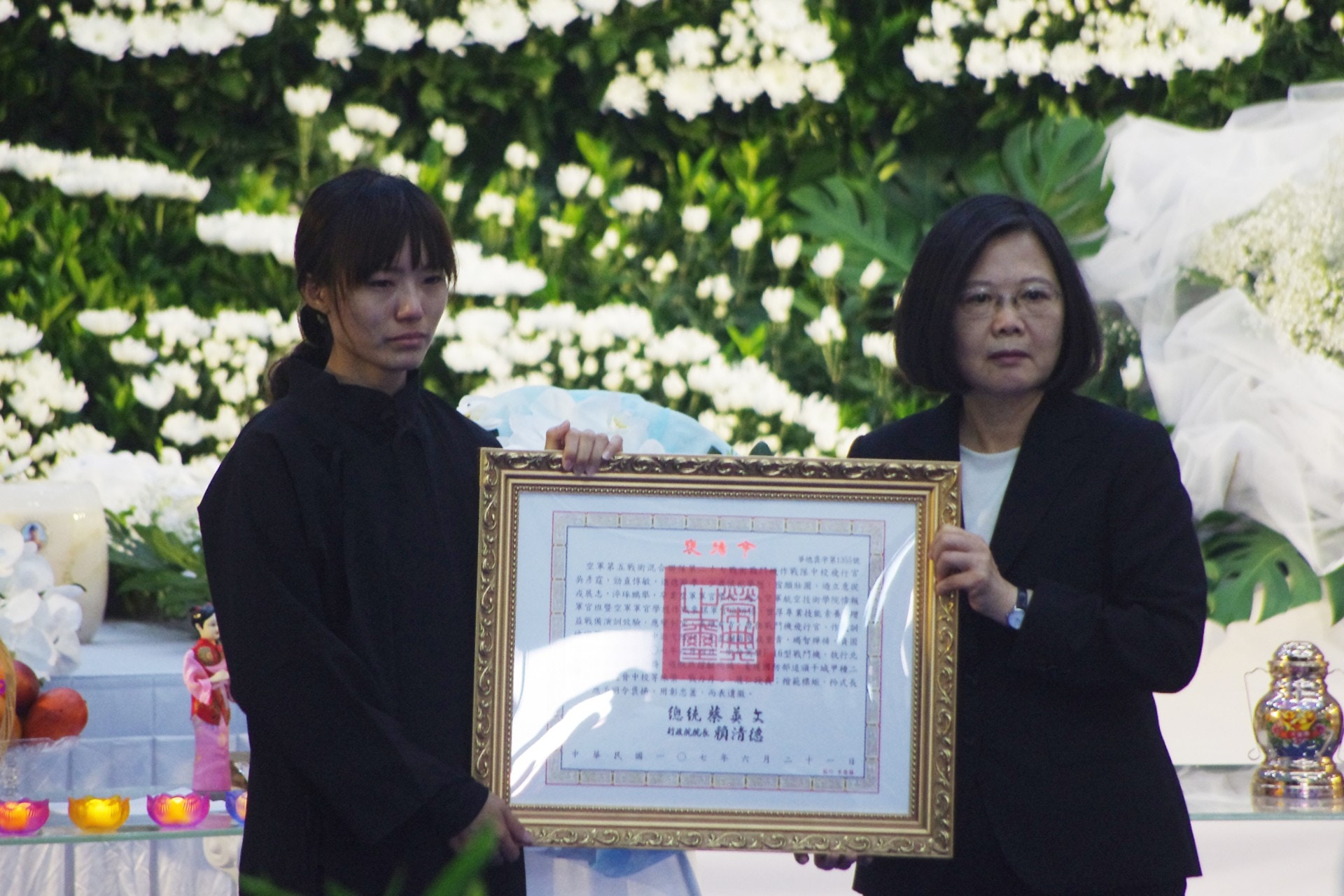 台漢光演習殉職機師吳彥霆公祭　蔡英文允諾照顧家人