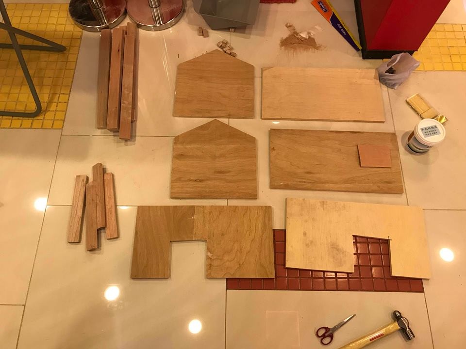 製貓木屋應先度好尺寸再用𠝹刀𠝹。(被訪者提供圖片) 製貓木屋應先度好尺寸再用𠝹刀𠝹。(被訪者提供圖片)