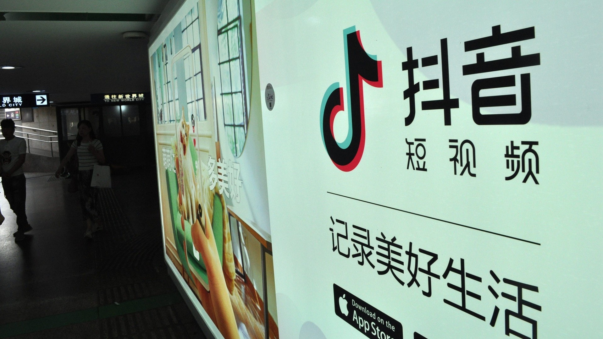 女孩發短片誤拍洗澡母親入鏡 抖音被轟欠把關 反稱有人惡意傳播 女孩發短片誤拍洗澡母親入鏡 抖音被轟欠把關 反稱有人惡意傳播