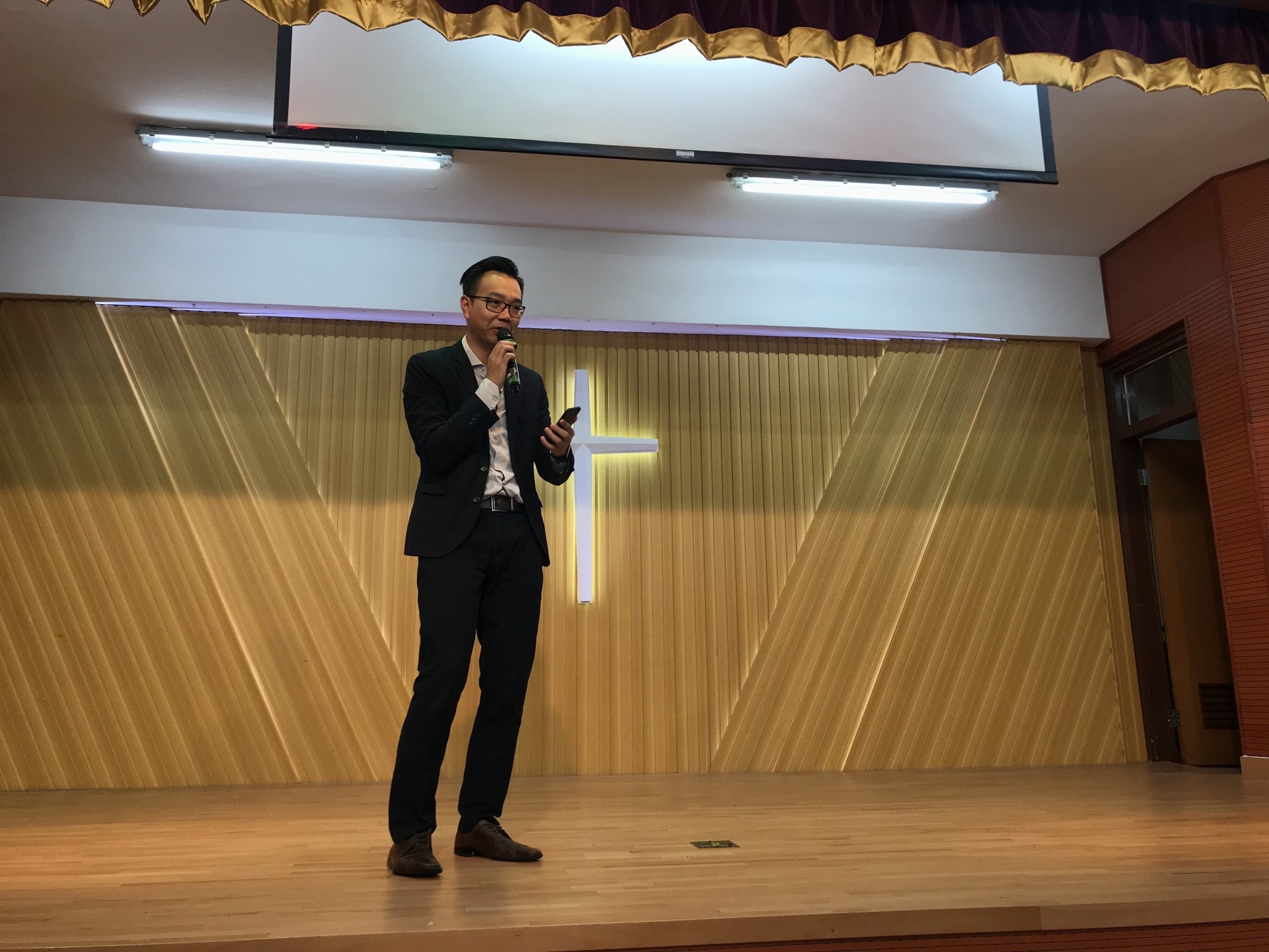 天虹小學校長朱子穎將轉到私校任教。(鄧穎琳攝) 天虹小學校長朱子穎將轉到私校任教。(鄧穎琳攝)