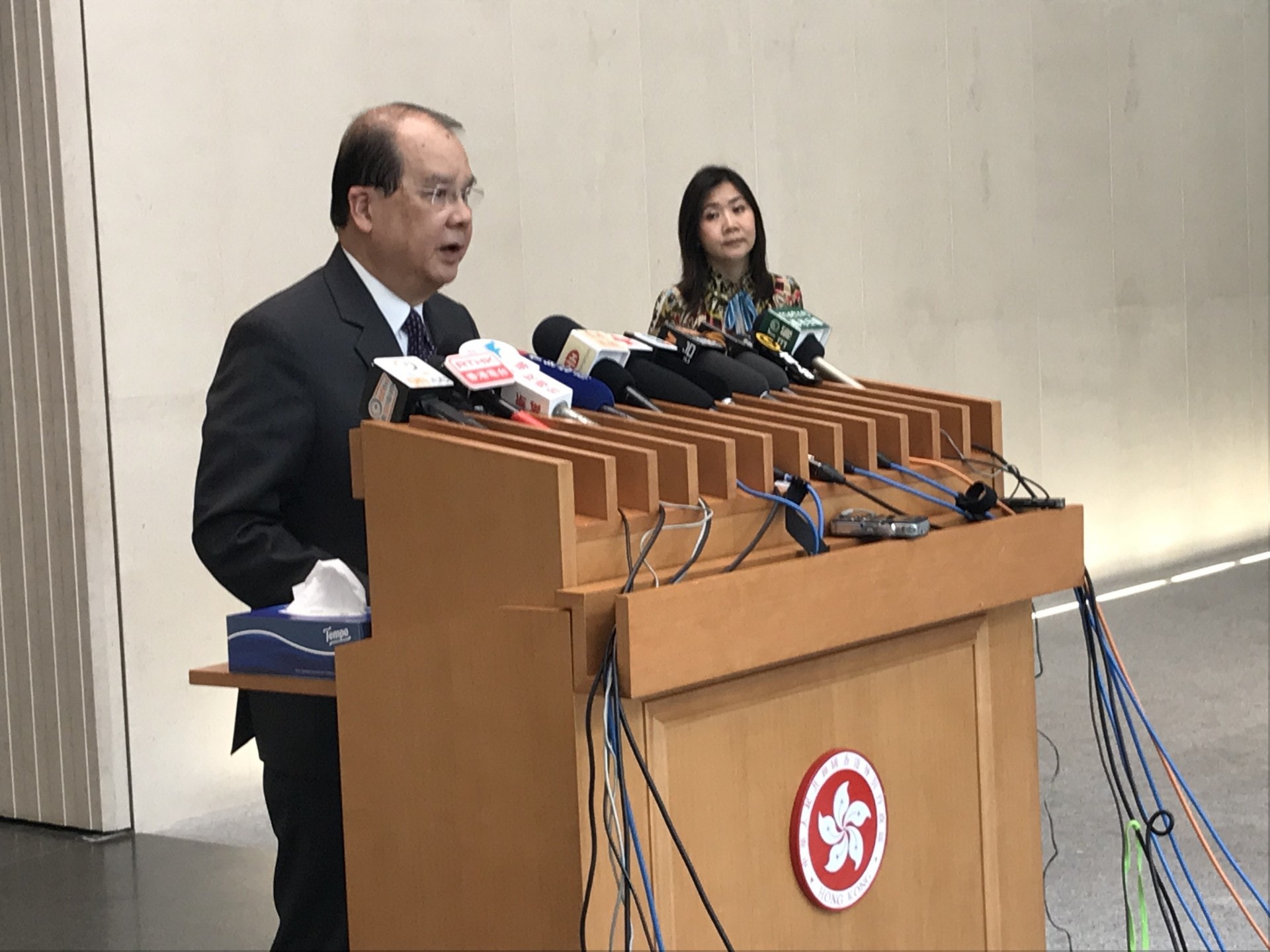 張建宗表示,政府於適當時候便會公佈安置稅,籲市民給予耐性。(黃詠榆攝) 張建宗表示,政府於適當時候便會公佈安置稅,籲市民給予耐性。(黃詠榆攝)