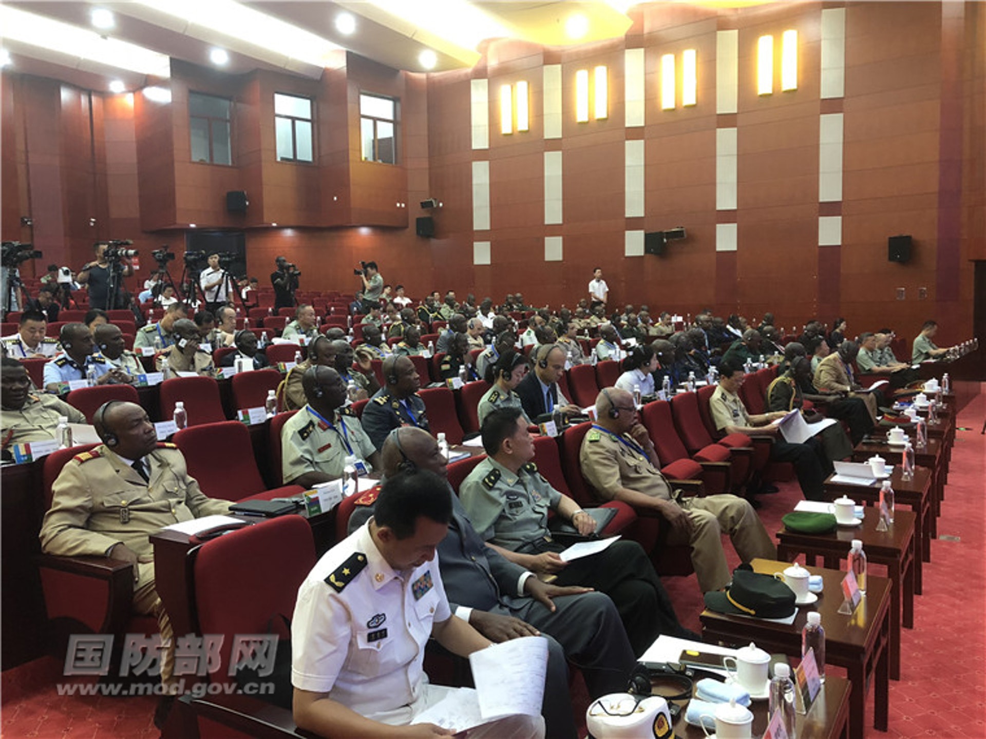 由中國國防部主辦的首屆中非防務安全論壇今日(6月26日)在北京開幕。(中國國防部) 由中國國防部主辦的首屆中非防務安全論壇今日(6月26日)在北京開幕。(中國國防部)