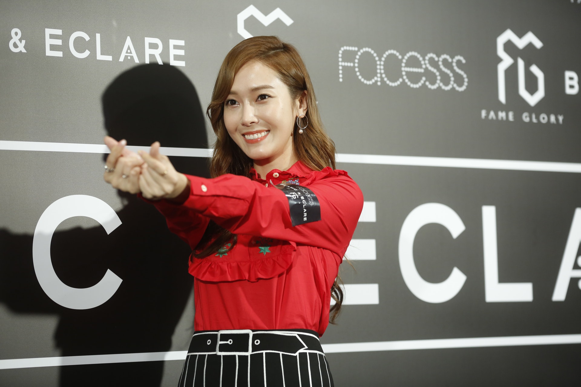 Jessica大送手指心心,粉絲們收到未?(符祥定攝) Jessica大送手指心心,粉絲們收到未?(符祥定攝)