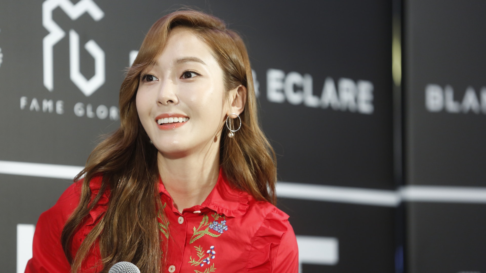【多圖】Jessica馬不停蹄谷自家品牌 即場幫粉絲保濕 【多圖】Jessica馬不停蹄谷自家品牌 即場幫粉絲保濕