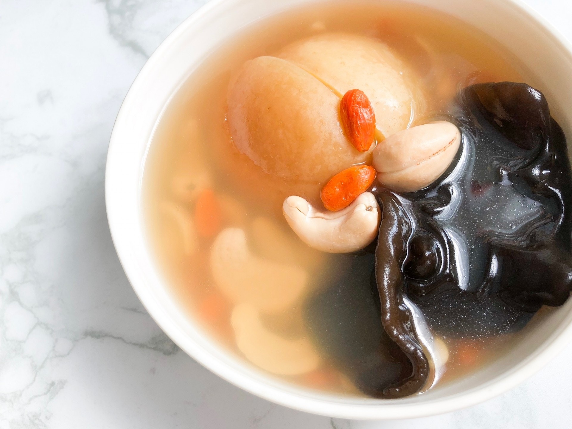 【健康湯水食譜】杞子蘋果木耳腰果湯　熬夜後清熱補肝明目！