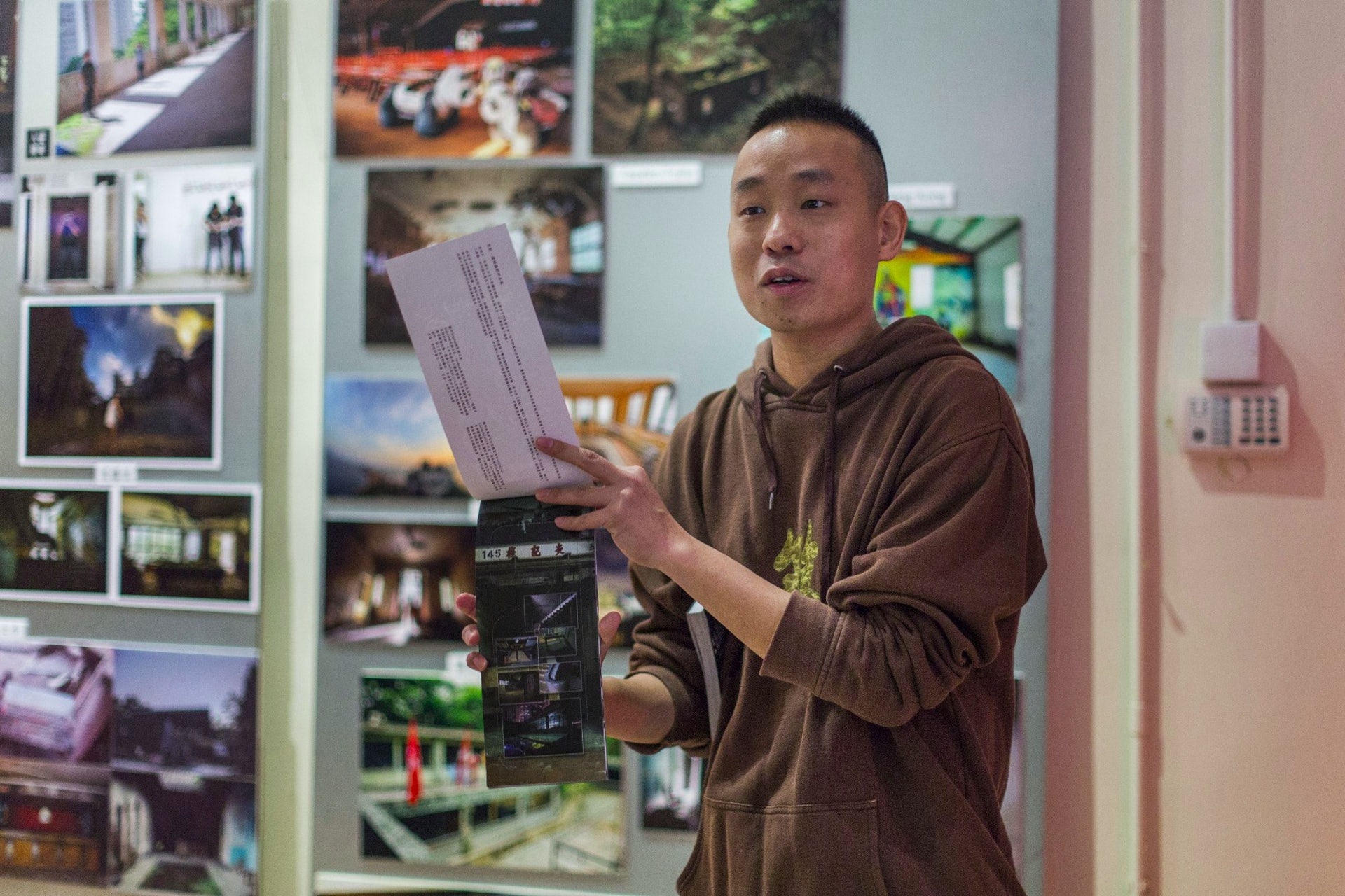 Sing Chan過去四年一直在拍攝香港和外地的廢墟景致。(攝:黃寶瑩) Sing Chan過去四年一直在拍攝香港和外地的廢墟景致。(攝:黃寶瑩)